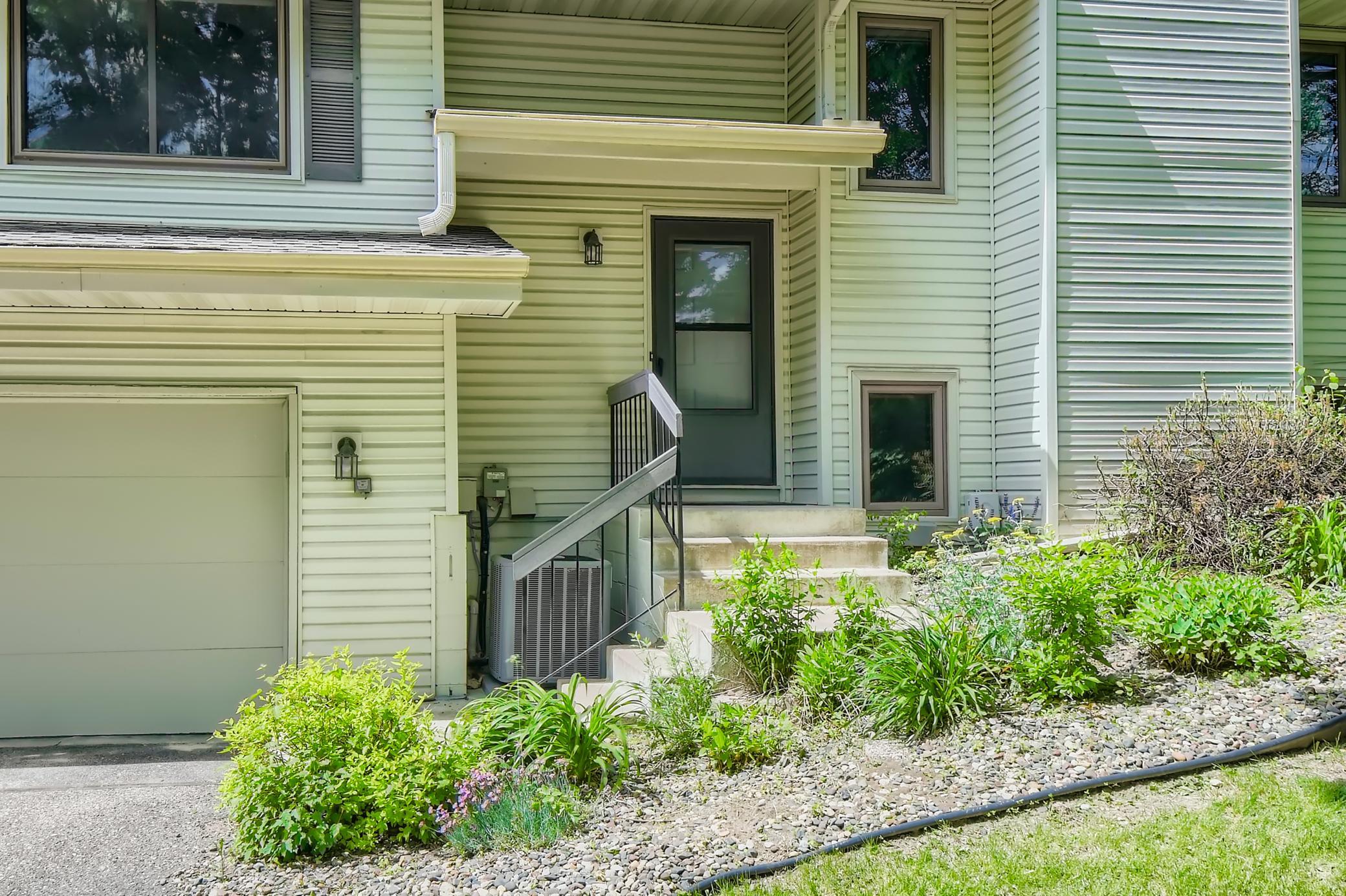 4118 Hemlock Lane N Property Photo 3