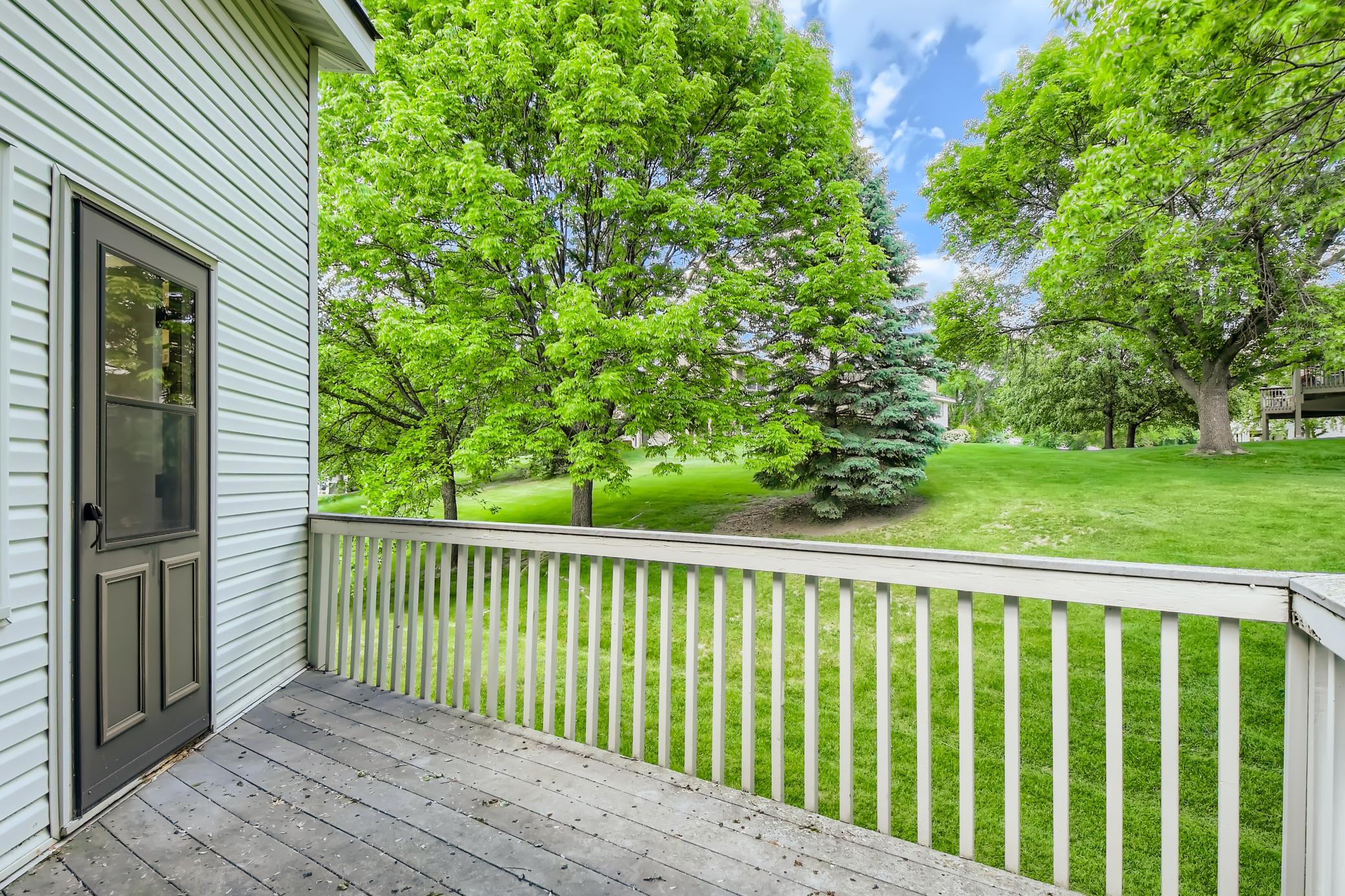 4118 Hemlock Lane N Property Photo 4