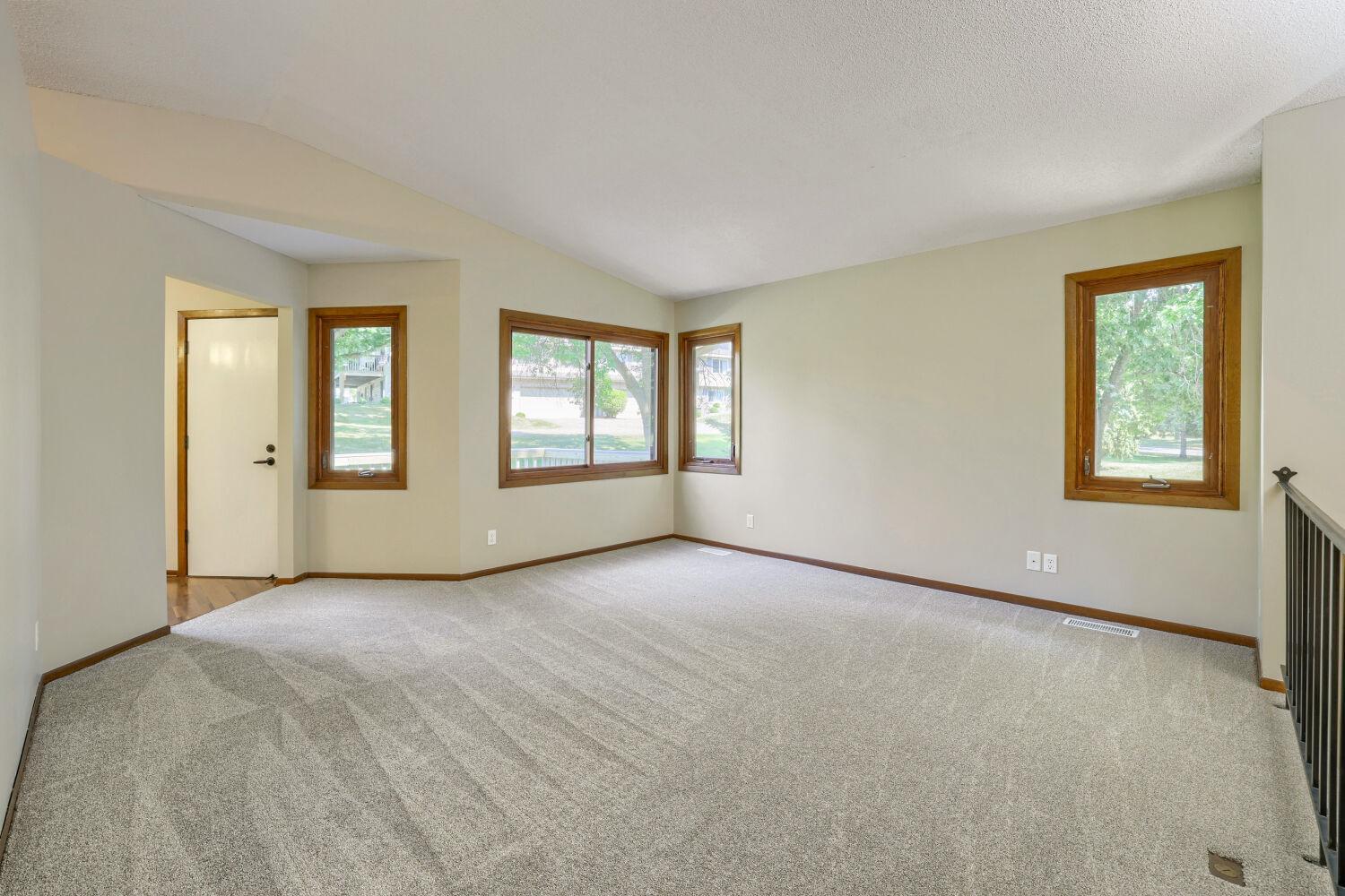 4118 Hemlock Lane N Property Photo 10