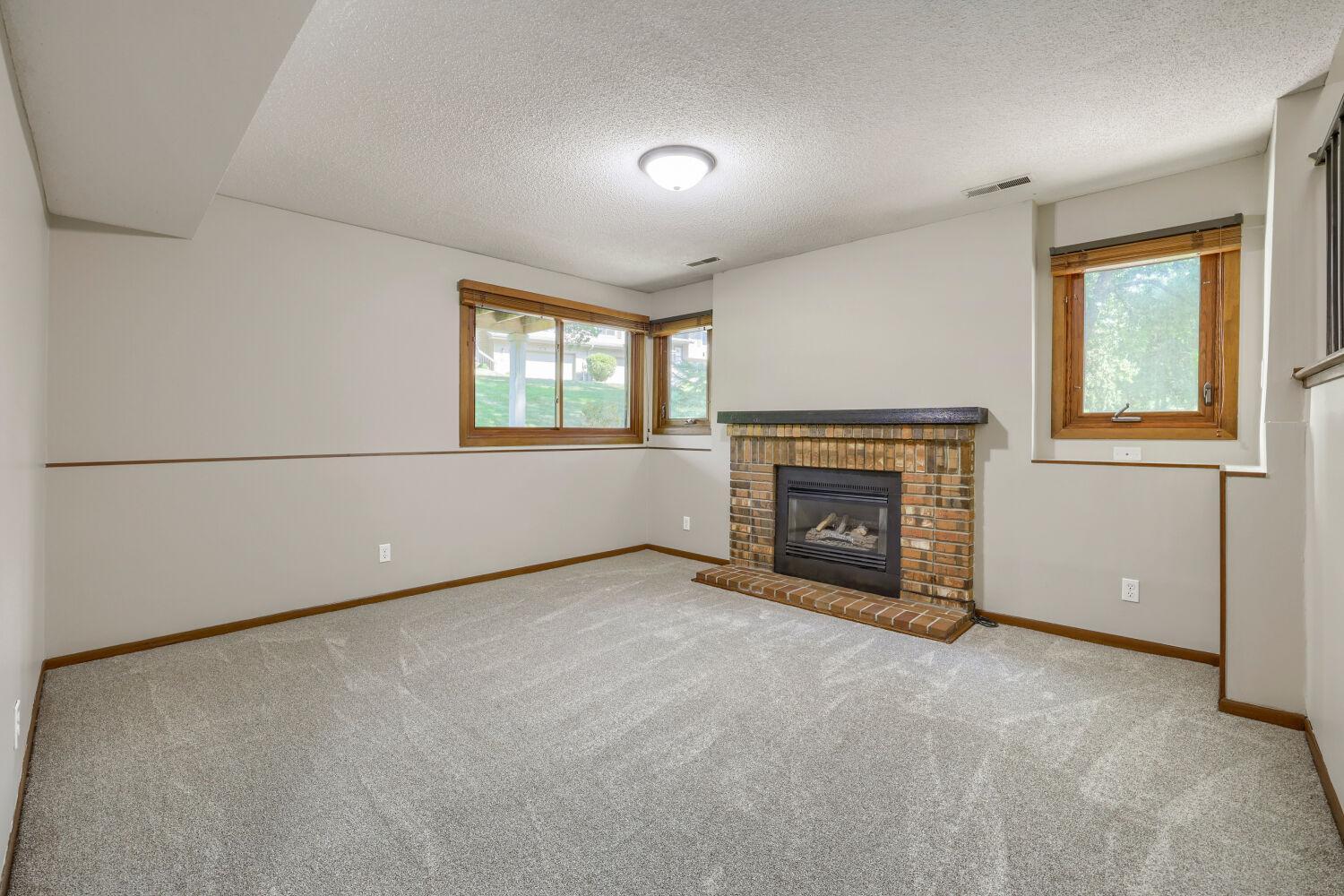4118 Hemlock Lane N Property Photo 13