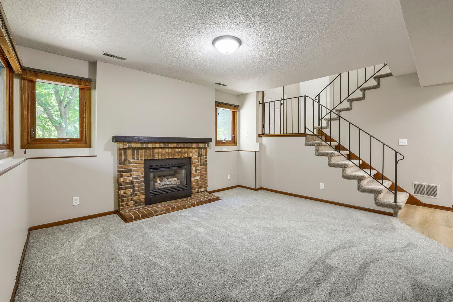 4118 Hemlock Lane N Property Photo 14