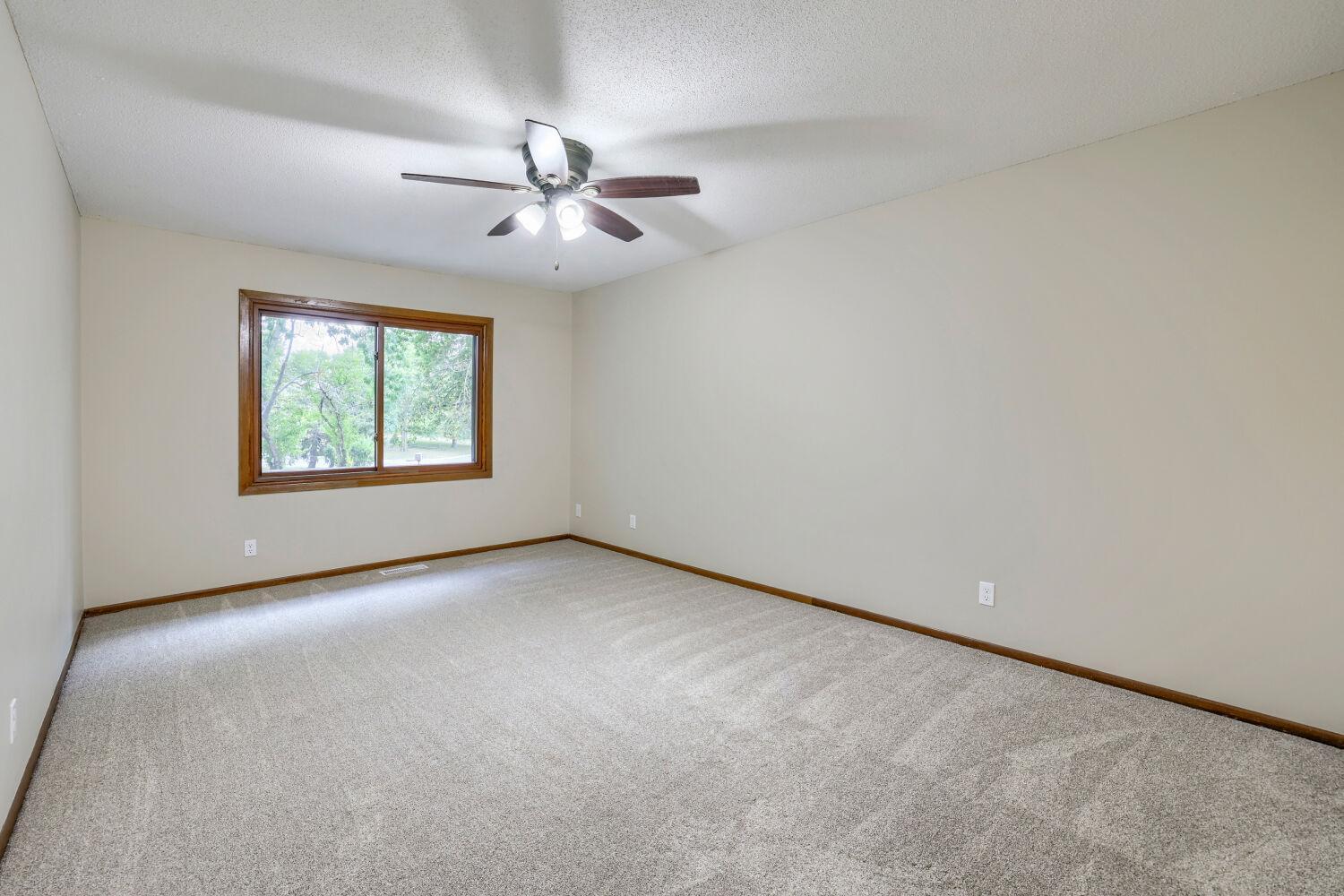 4118 Hemlock Lane N Property Photo 15