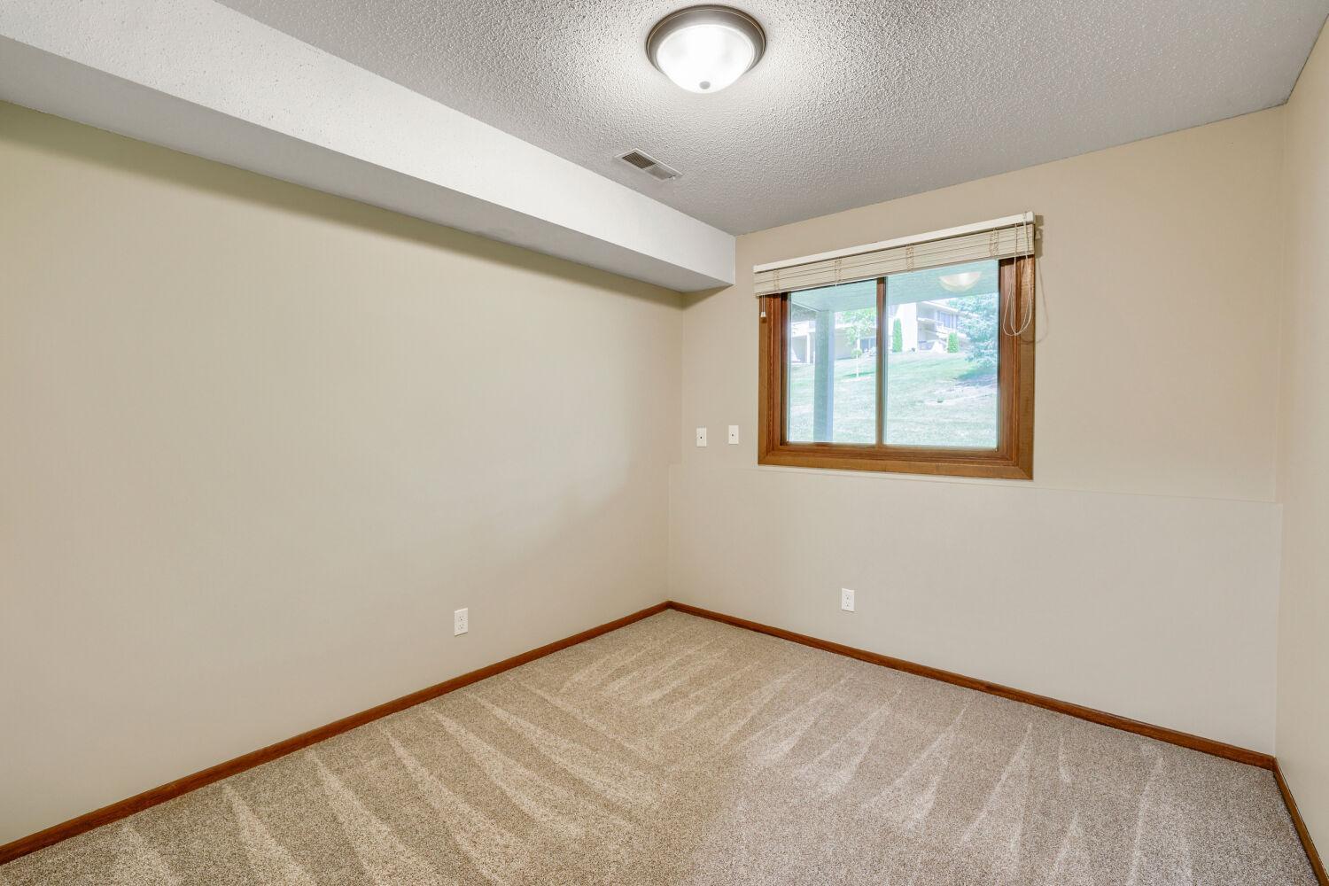 4118 Hemlock Lane N Property Photo 19