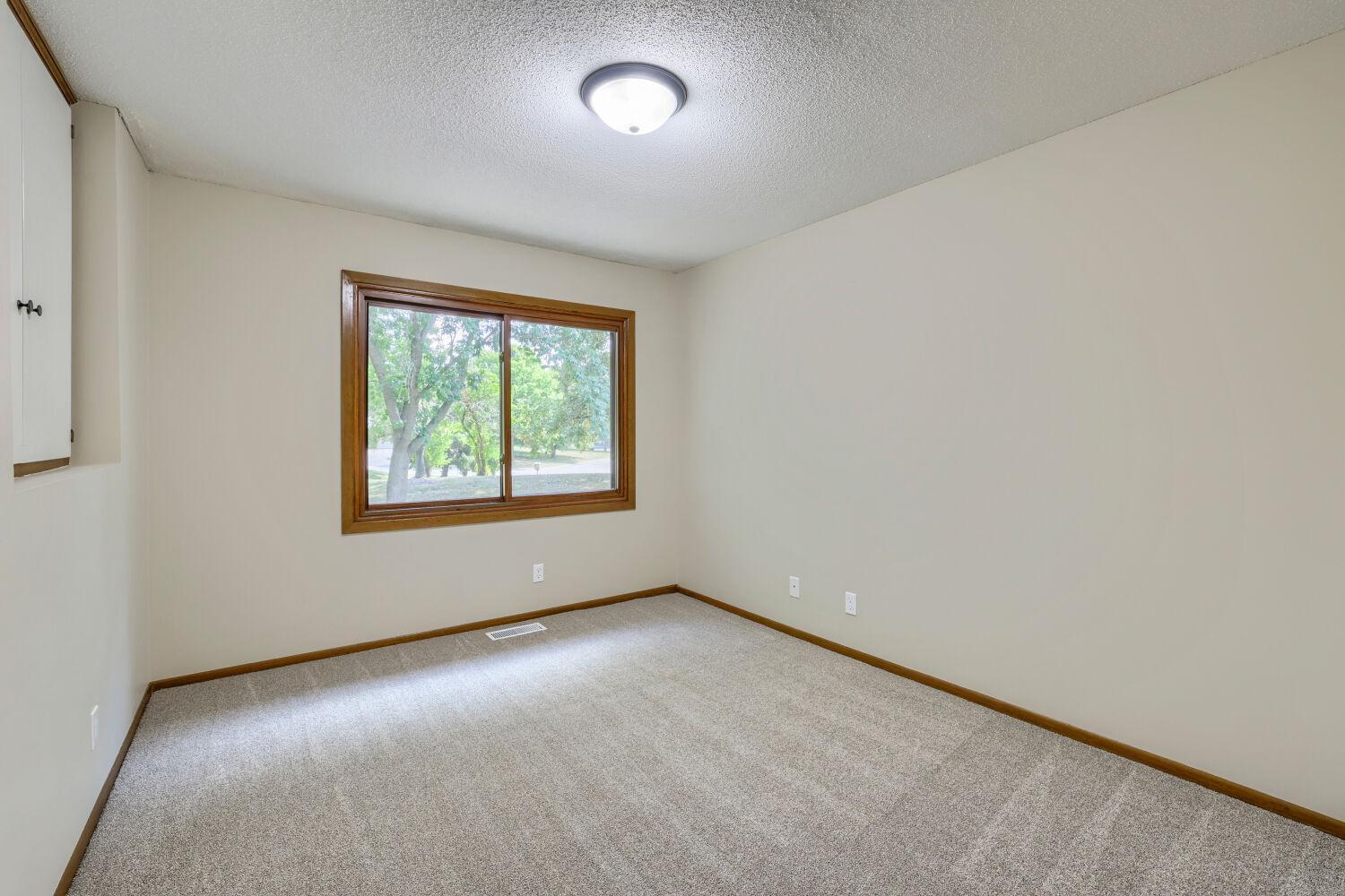 4118 Hemlock Lane N Property Photo 20