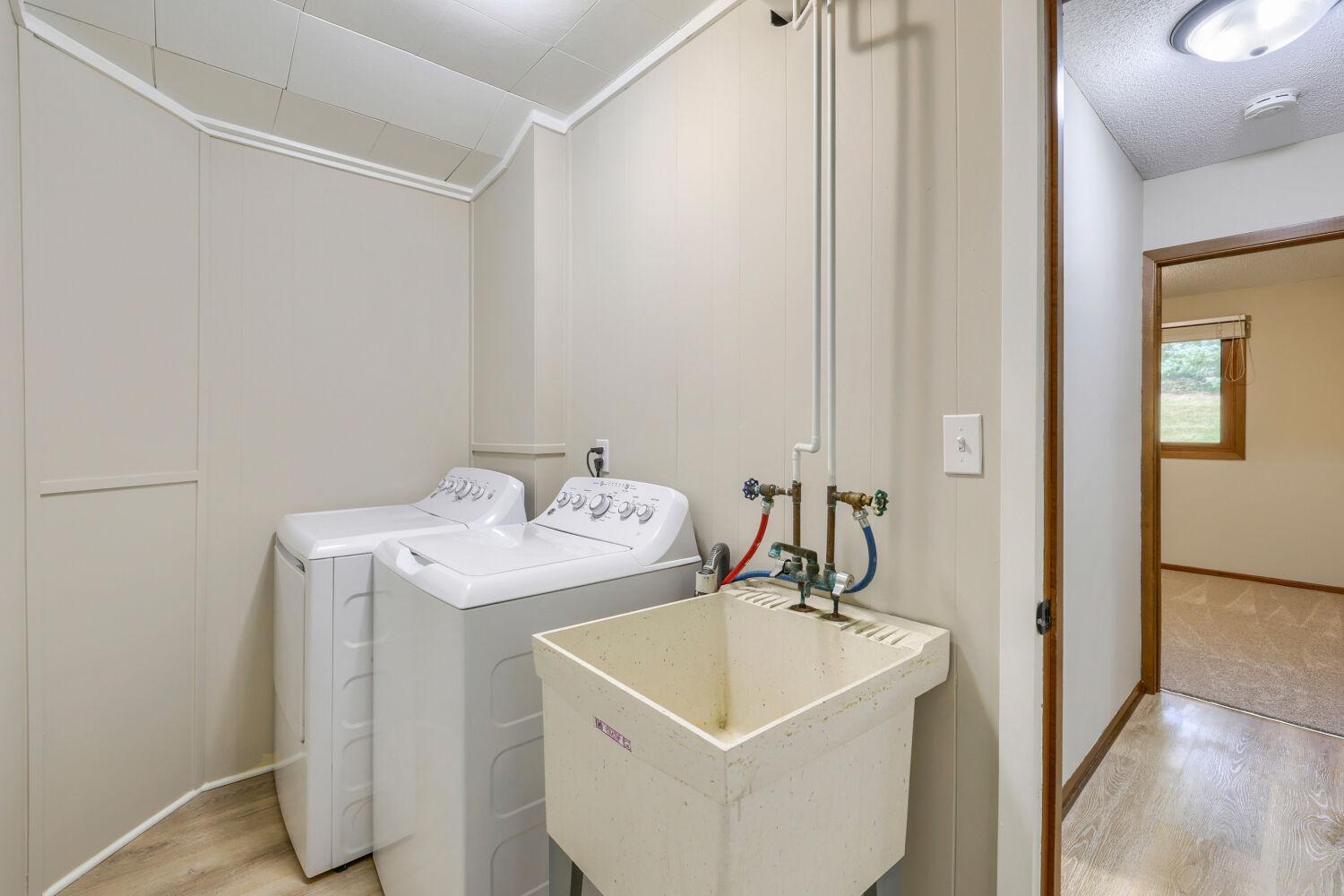 4118 Hemlock Lane N Property Photo 23