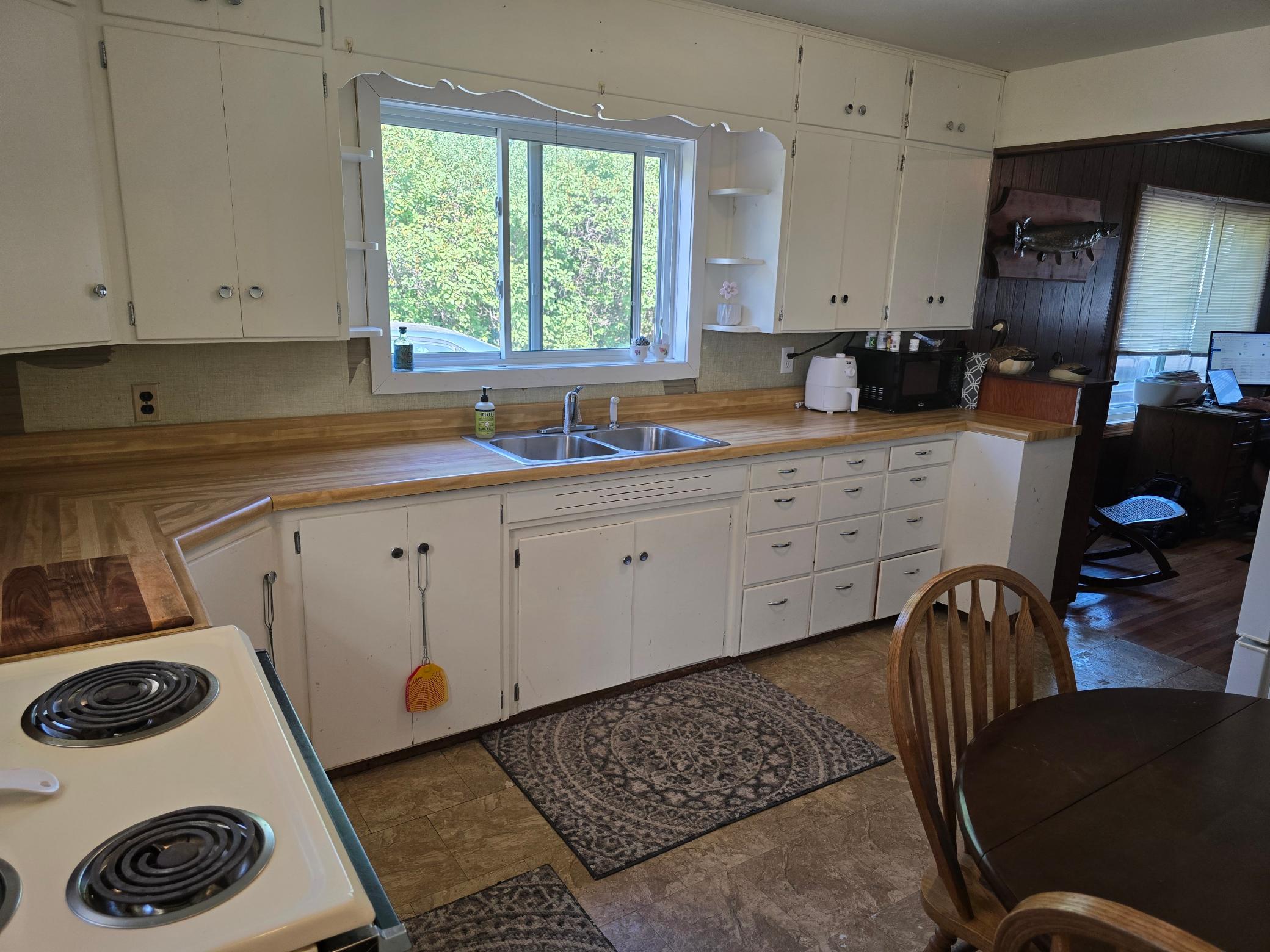 305 E Hill Drive Property Photo 4
