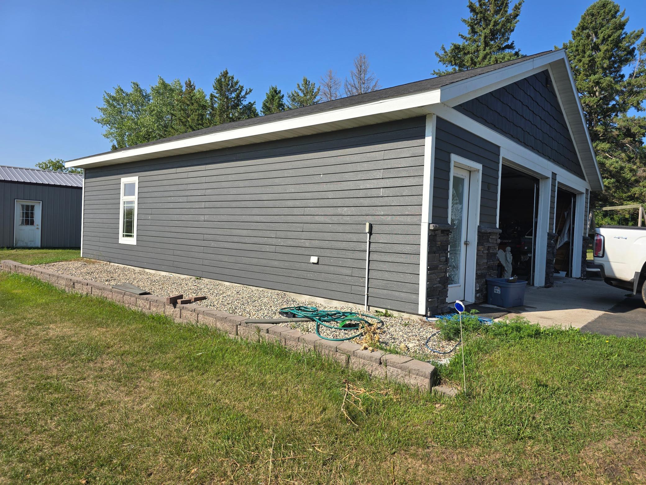 305 E Hill Drive Property Photo 14