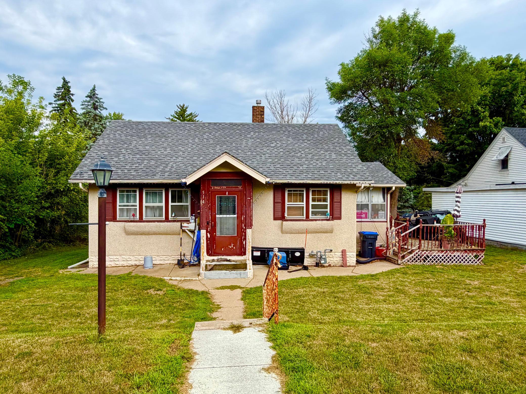 514 State Street E Property Photo 1