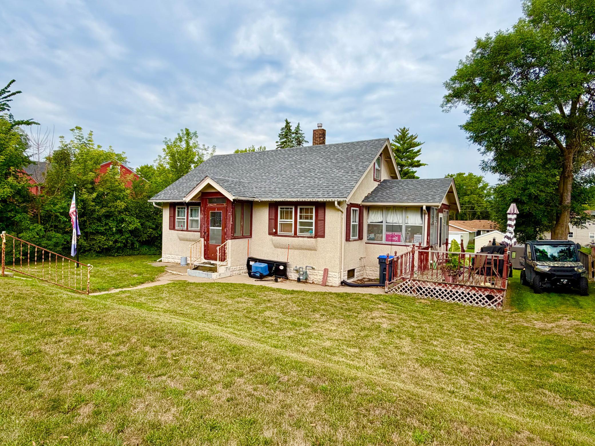 514 State Street E Property Photo 2
