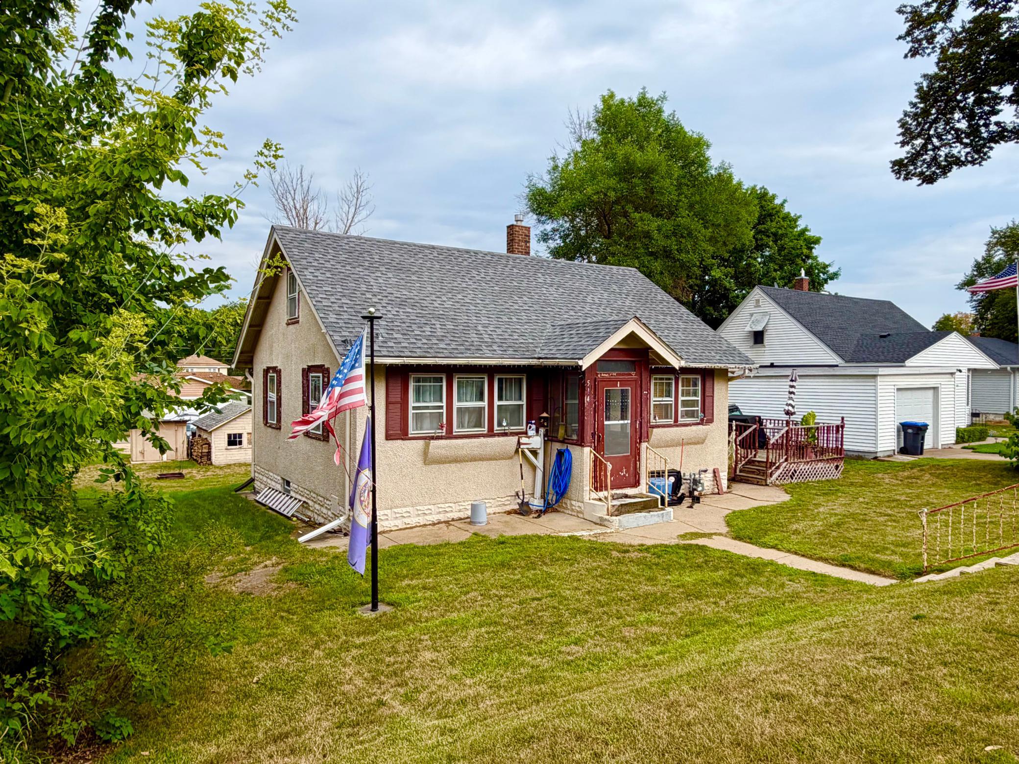 514 State Street E Property Photo 3