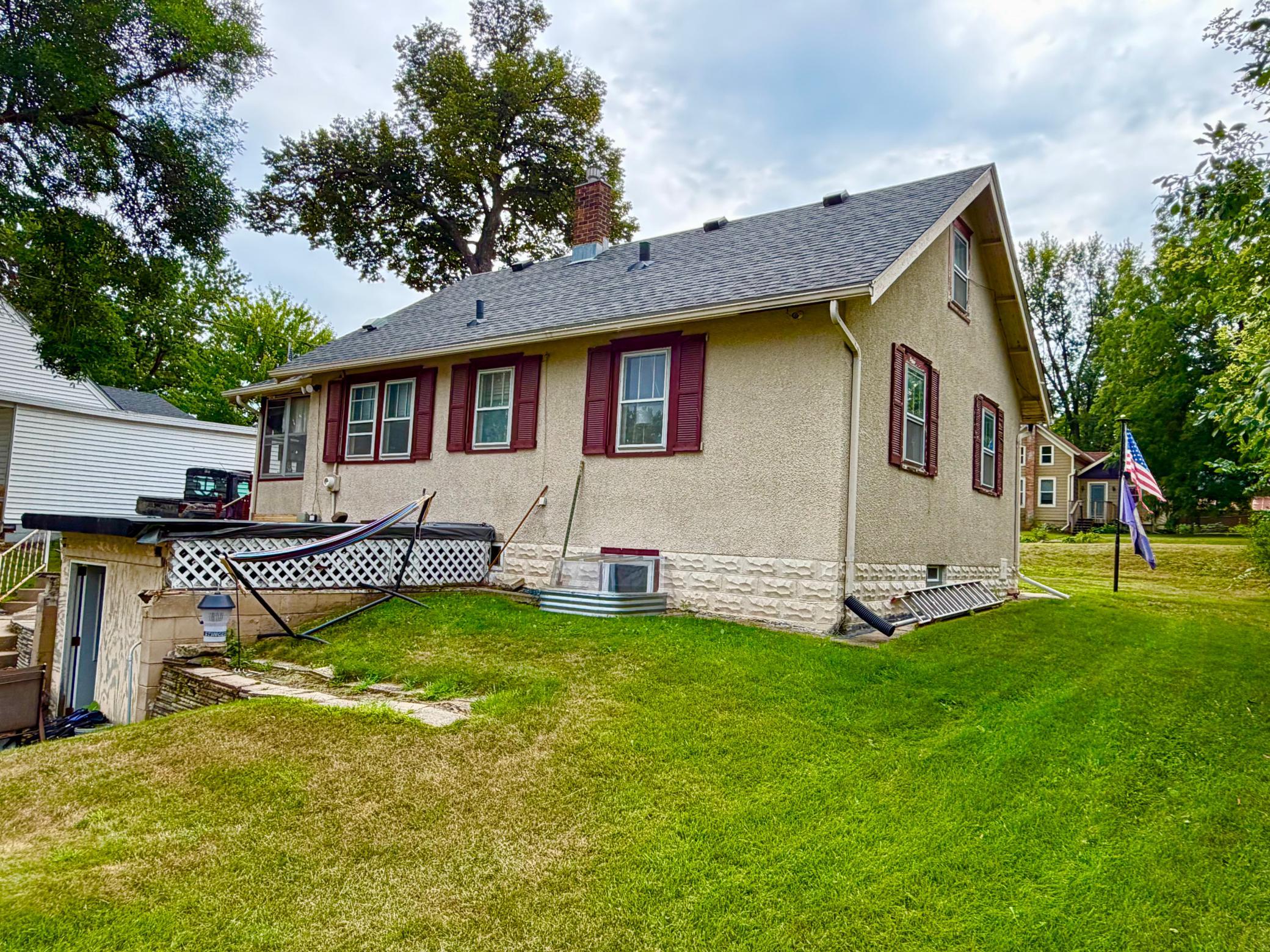 514 State Street E Property Photo 4