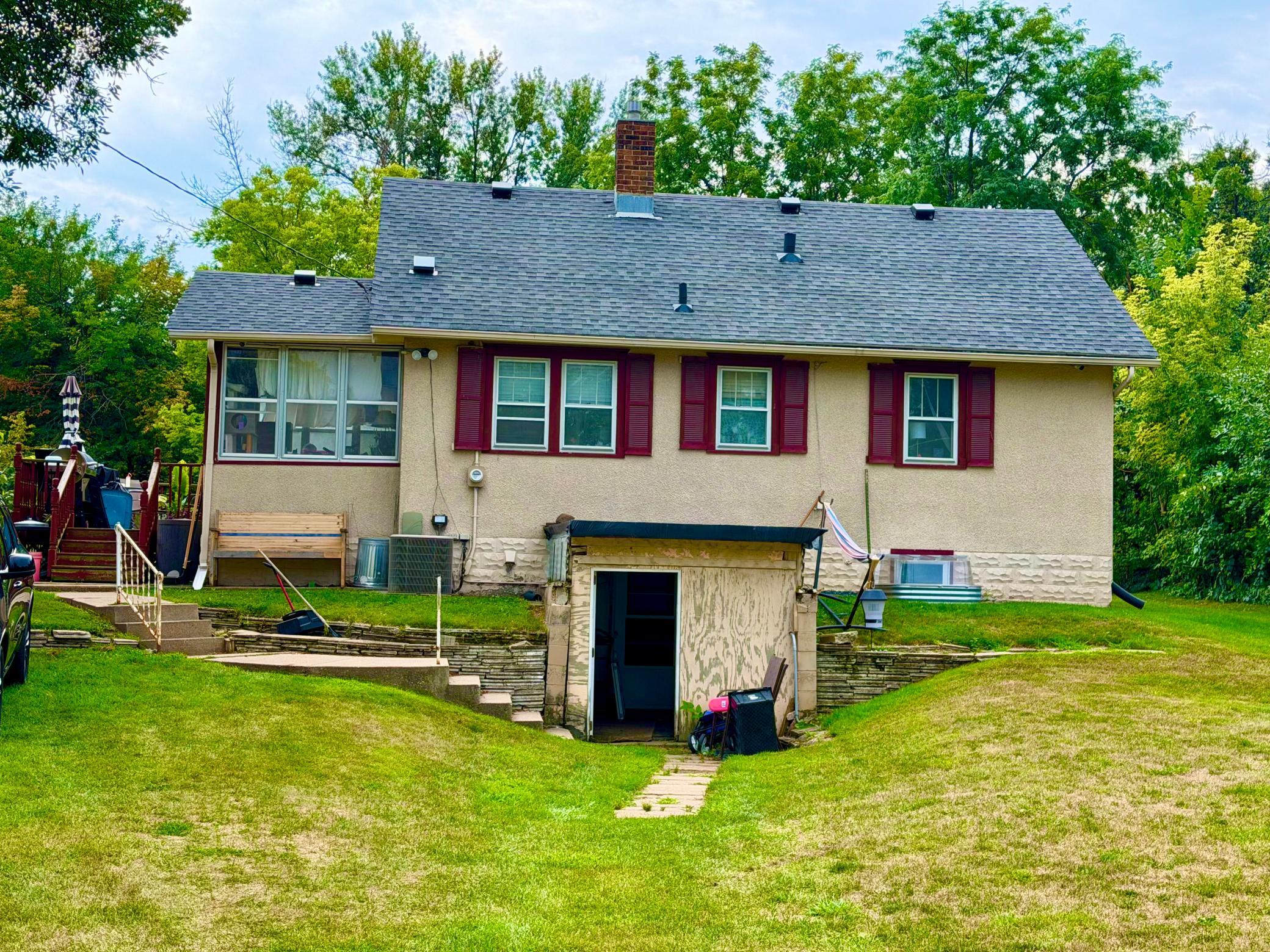 514 State Street E Property Photo 5