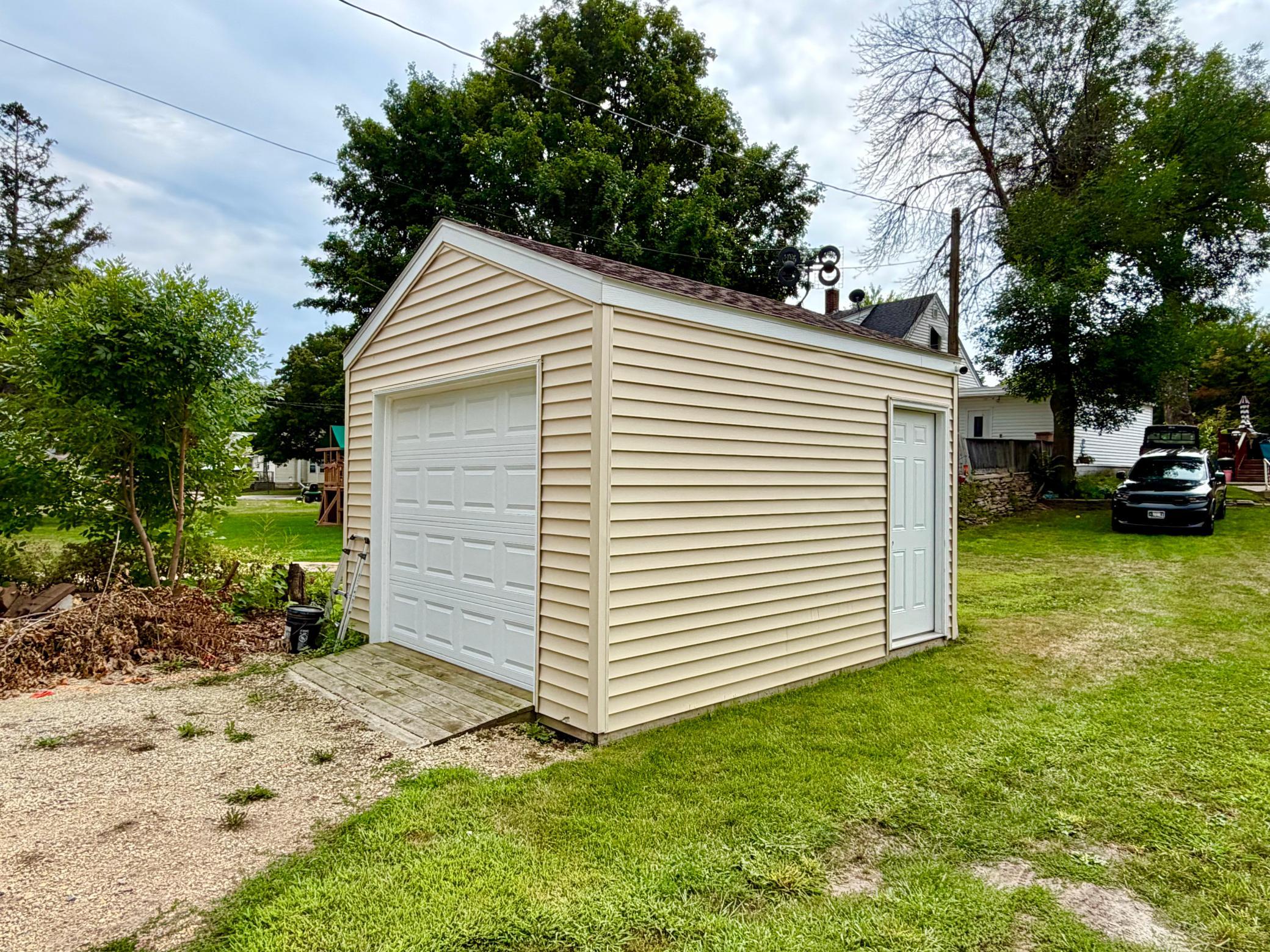 514 State Street E Property Photo 6