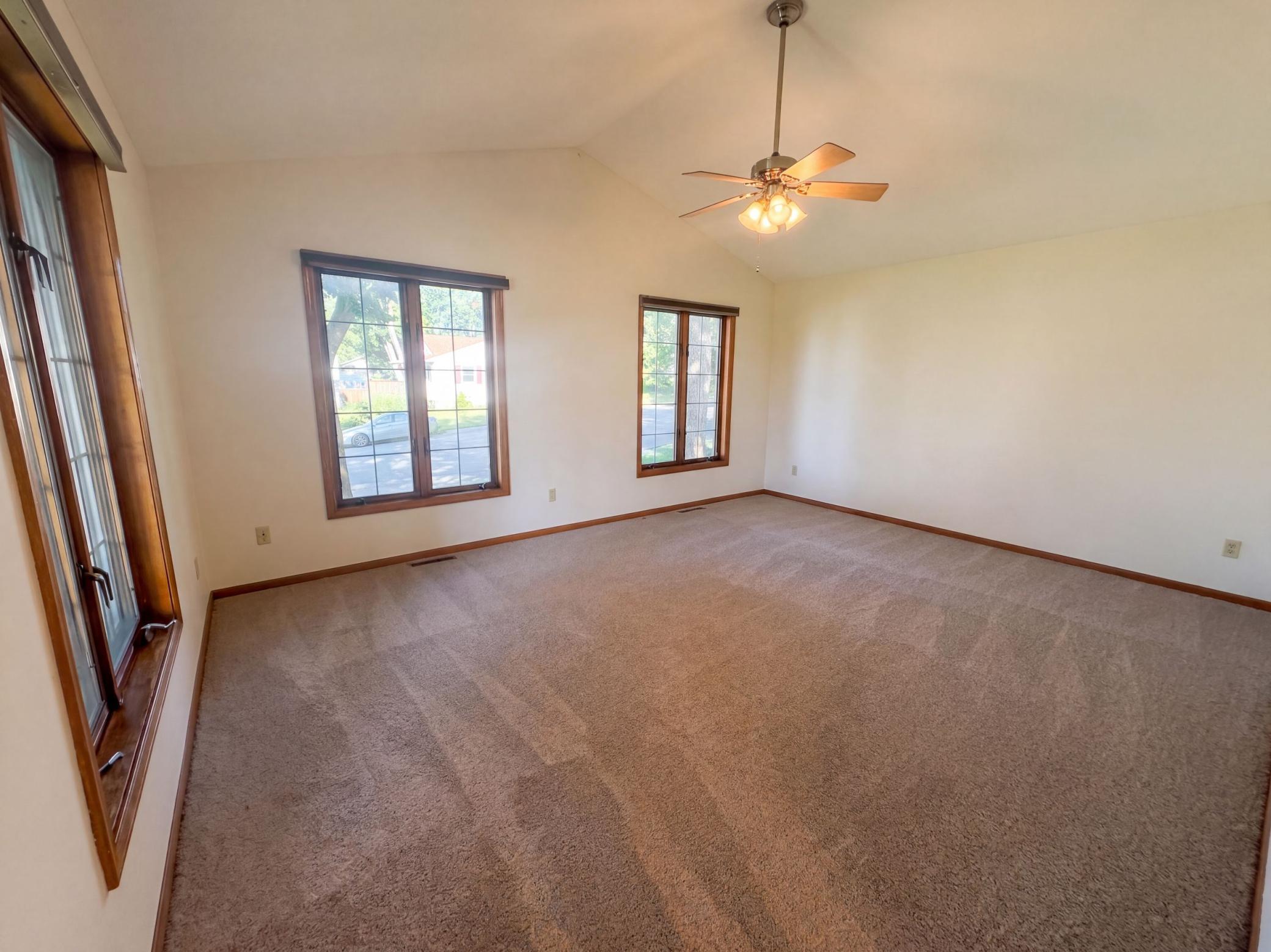 441 S Elm Street Property Photo 3