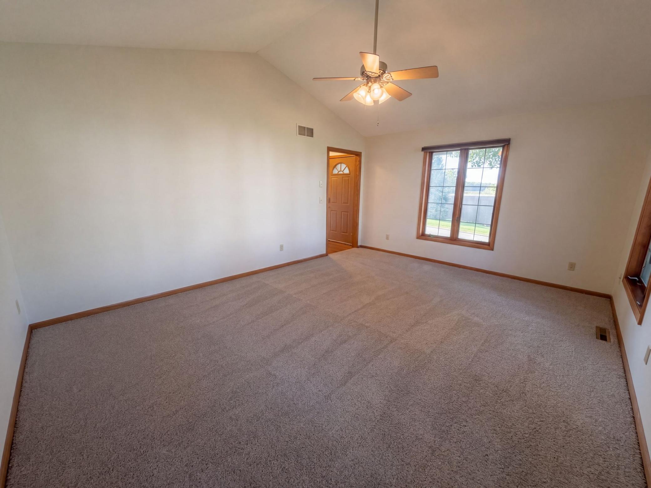441 S Elm Street Property Photo 6