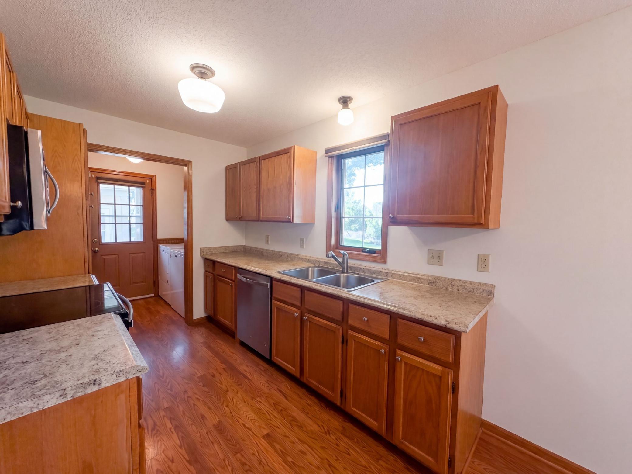 441 S Elm Street Property Photo 7
