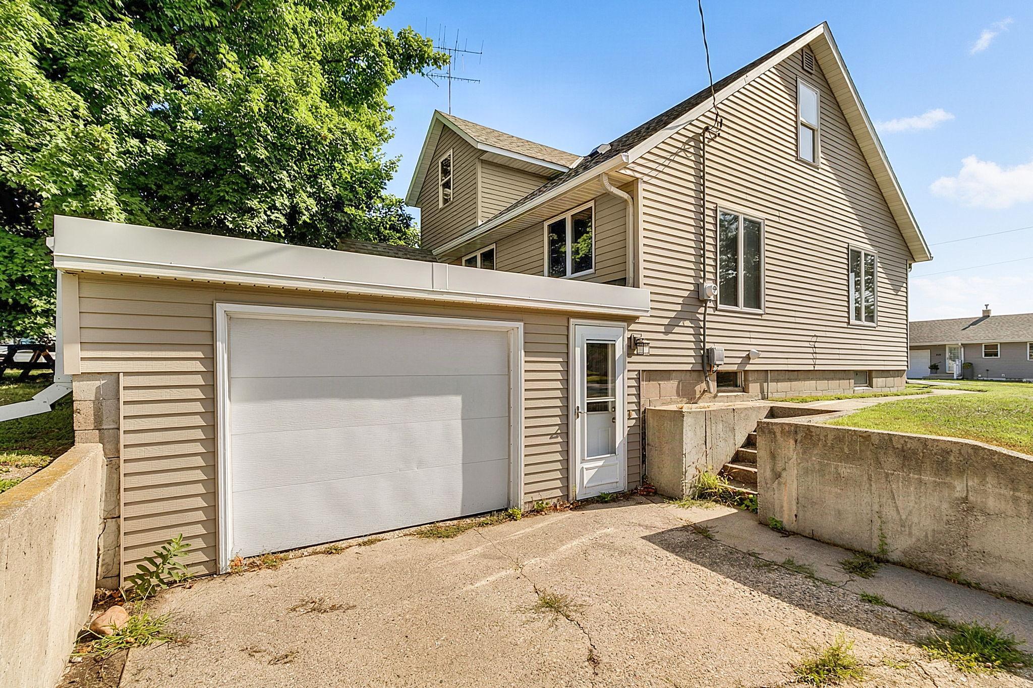 201 1st Street Property Photo 2