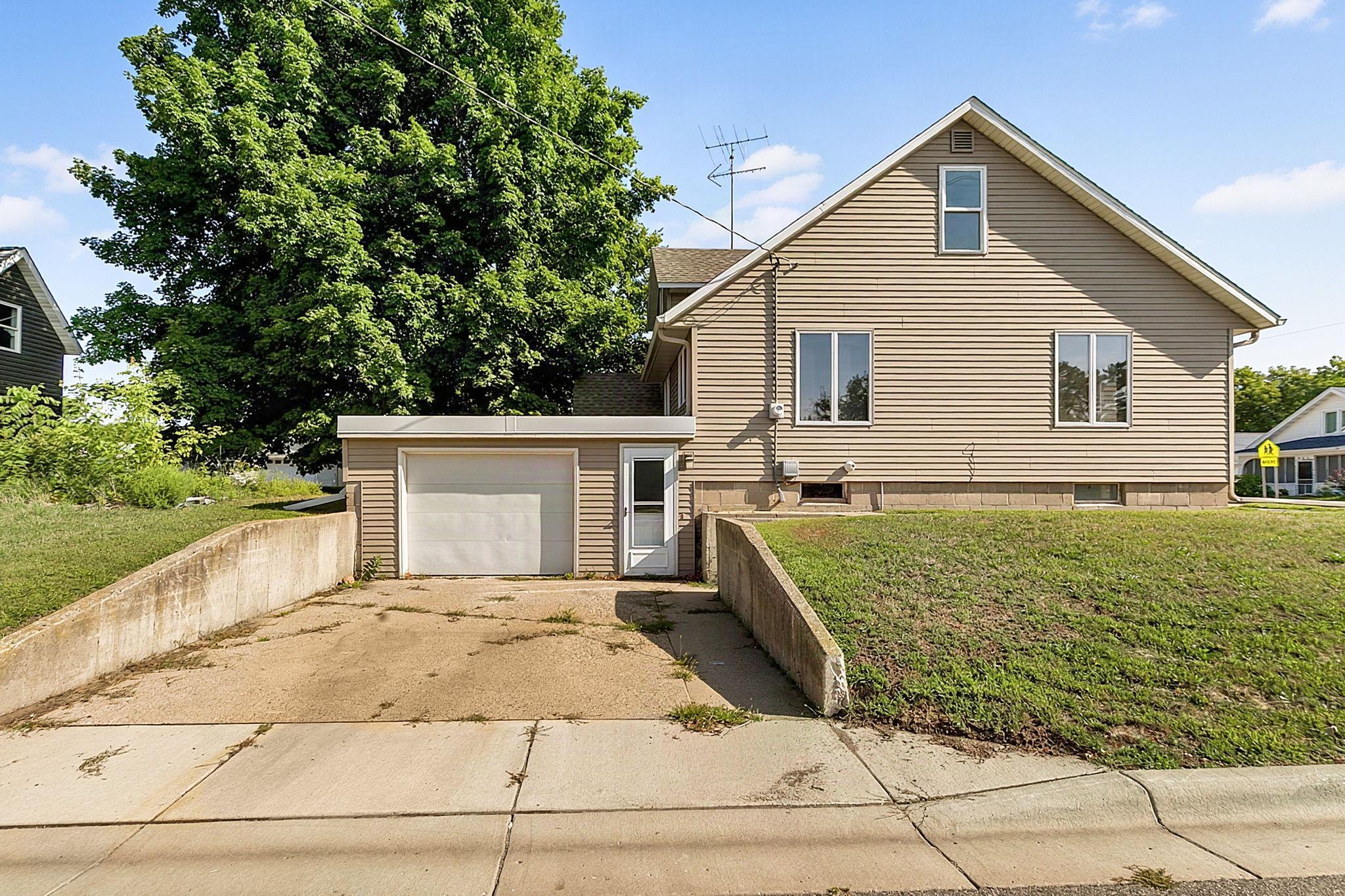 201 1st Street Property Photo 4