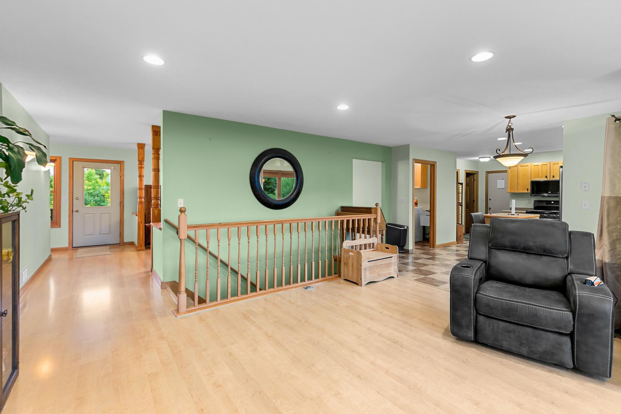 42790 Elmcrest Avenue Property Photo 8