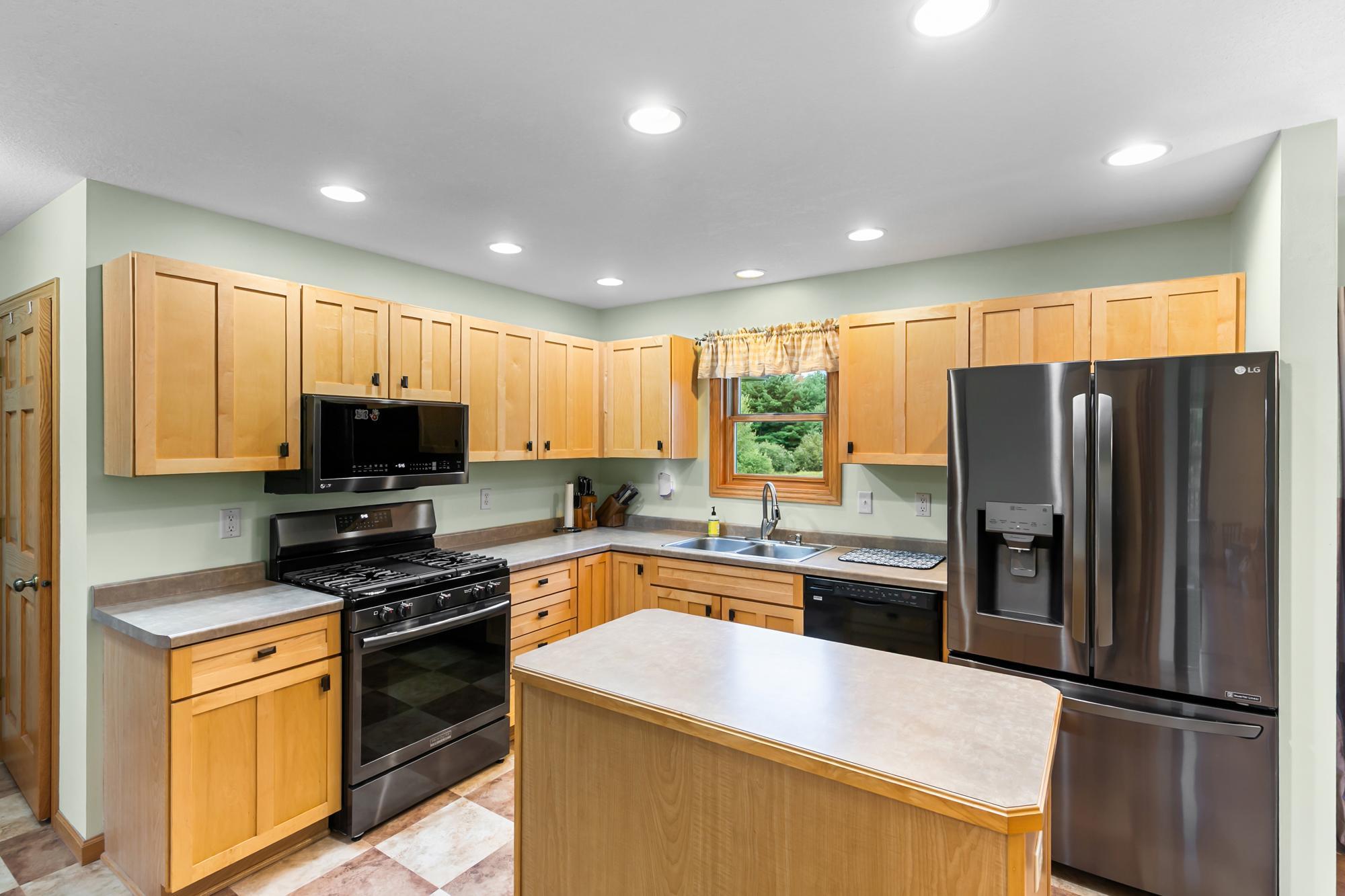42790 Elmcrest Avenue Property Photo 12