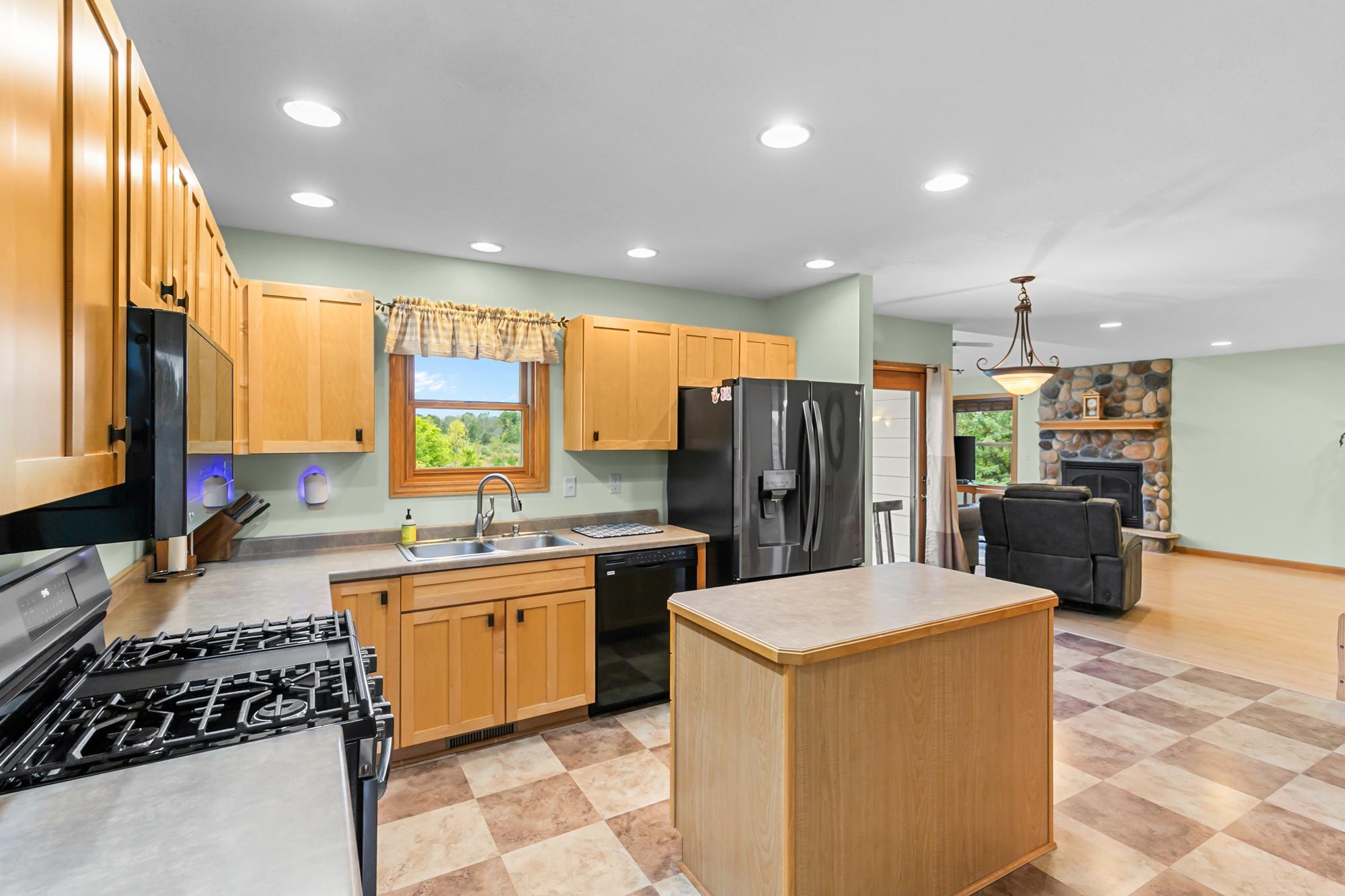 42790 Elmcrest Avenue Property Photo 13