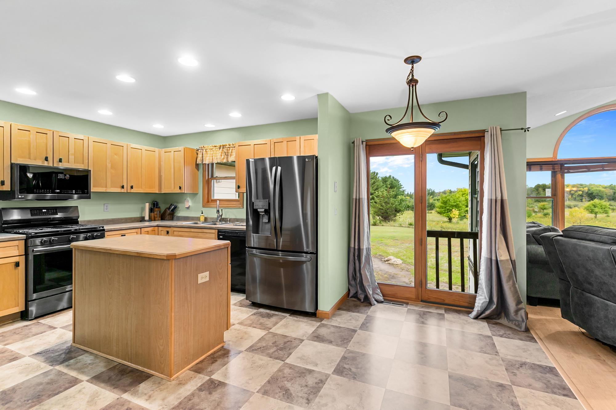 42790 Elmcrest Avenue Property Photo 14