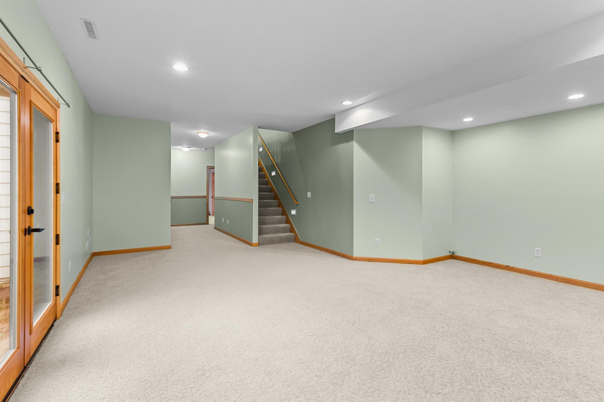 42790 Elmcrest Avenue Property Photo 20
