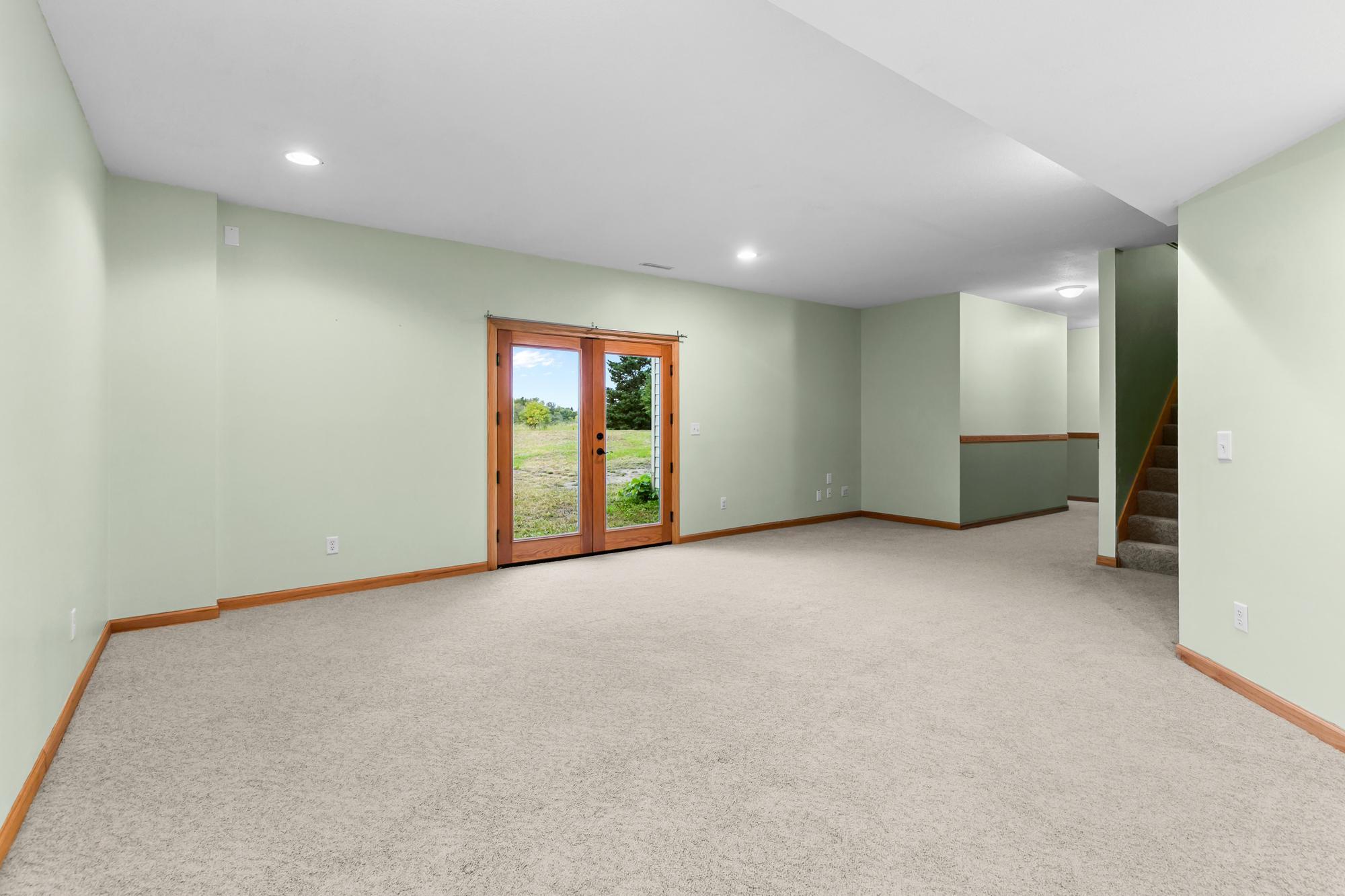 42790 Elmcrest Avenue Property Photo 21