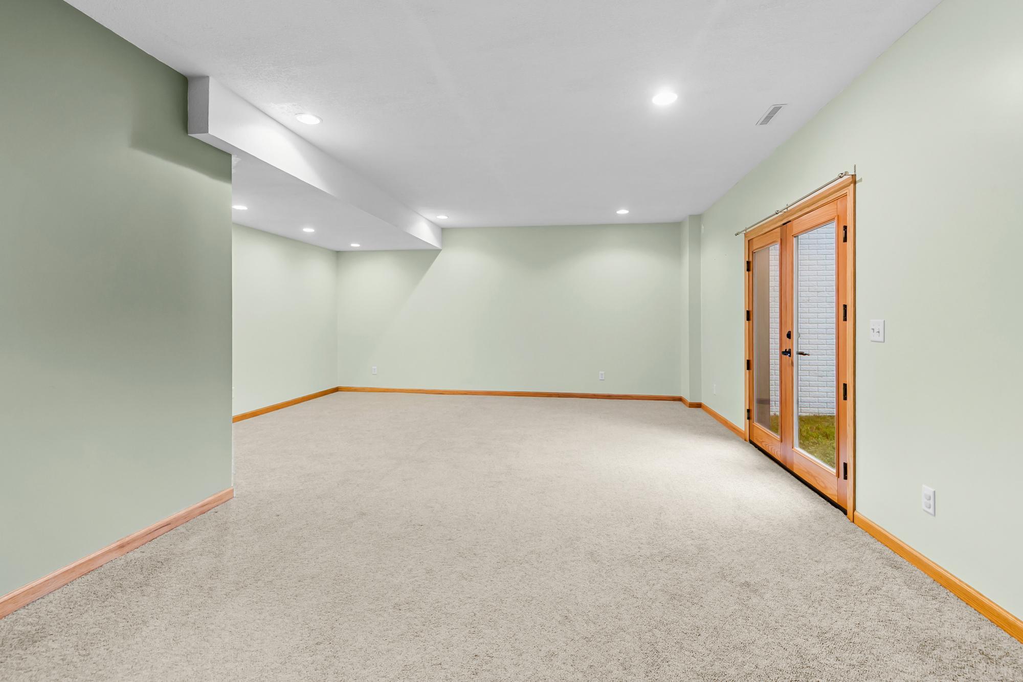 42790 Elmcrest Avenue Property Photo 22