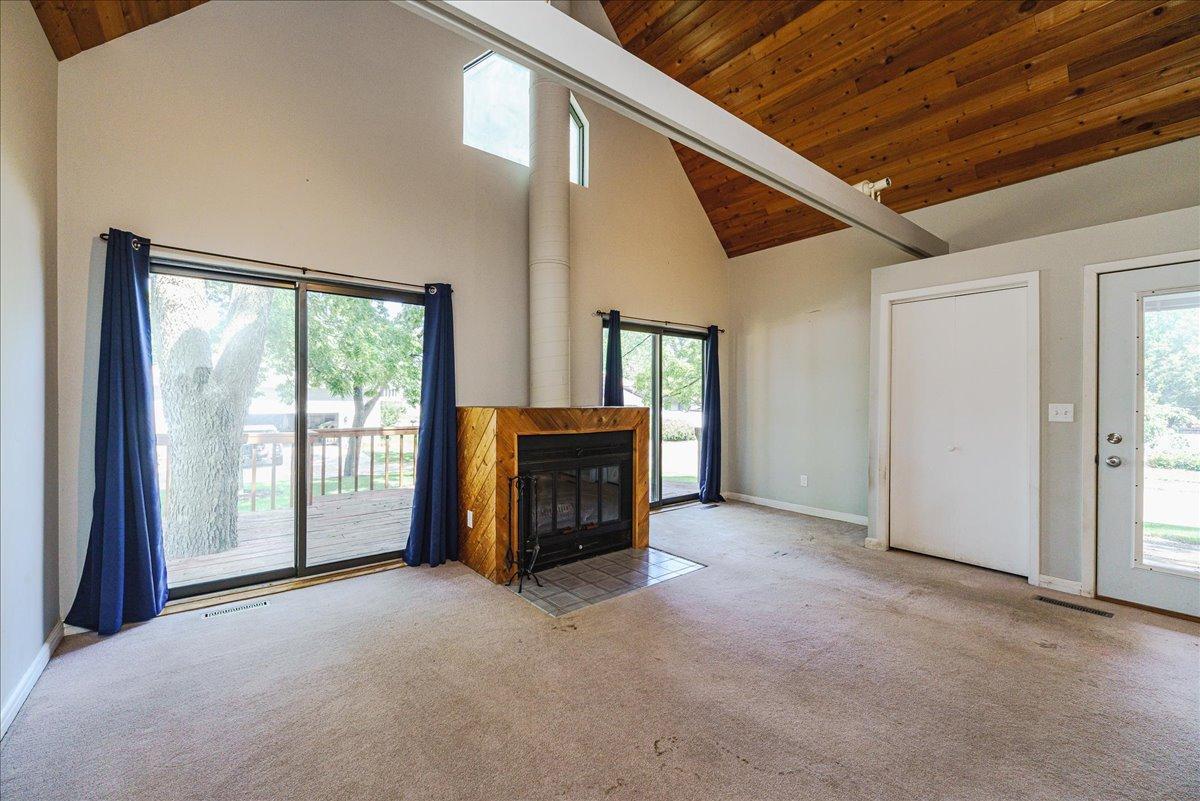 1009 2nd Street E Property Photo 7