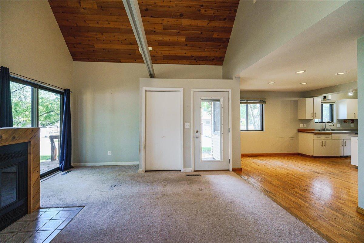 1009 2nd Street E Property Photo 8