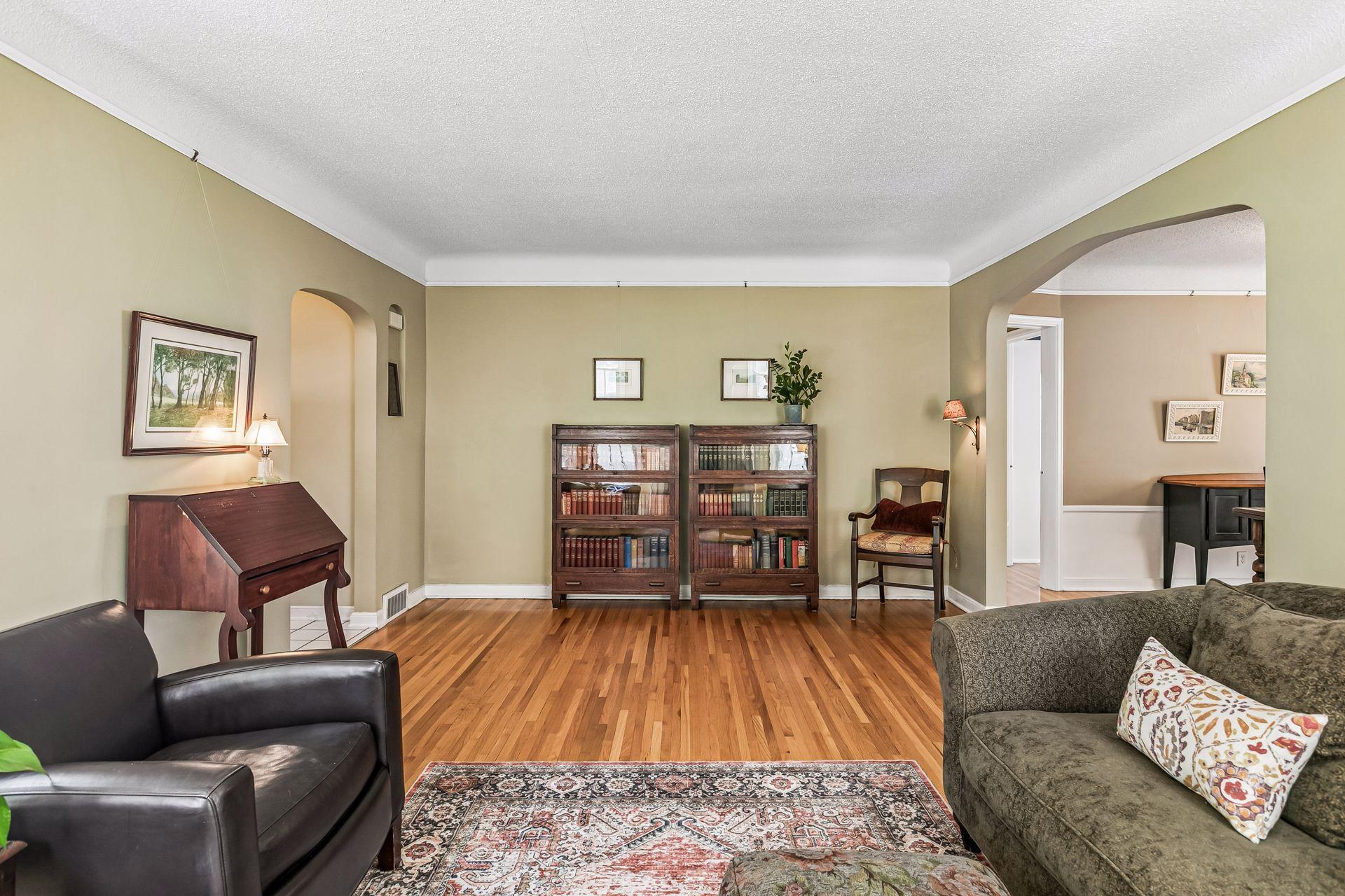 2721 Kipling Avenue S Property Photo 6