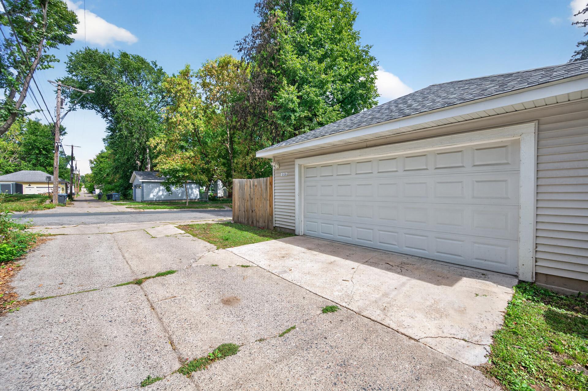 2131 Bryant Avenue N Property Photo 34