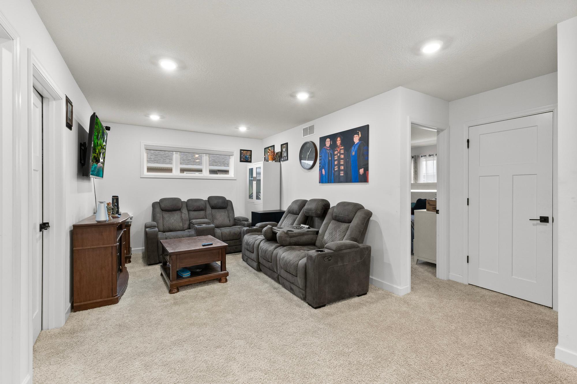 8358 Lamont Avenue Ne Property Photo 25