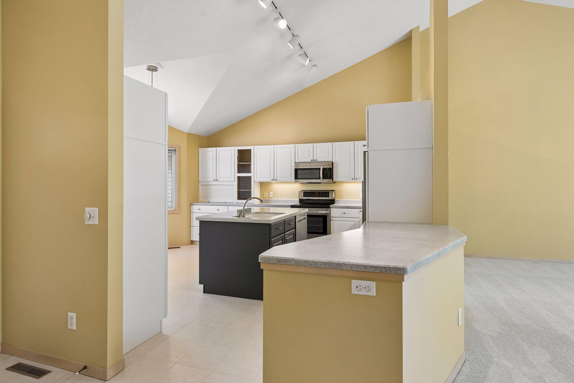 7063 Oak Pointe Curve Property Photo 4