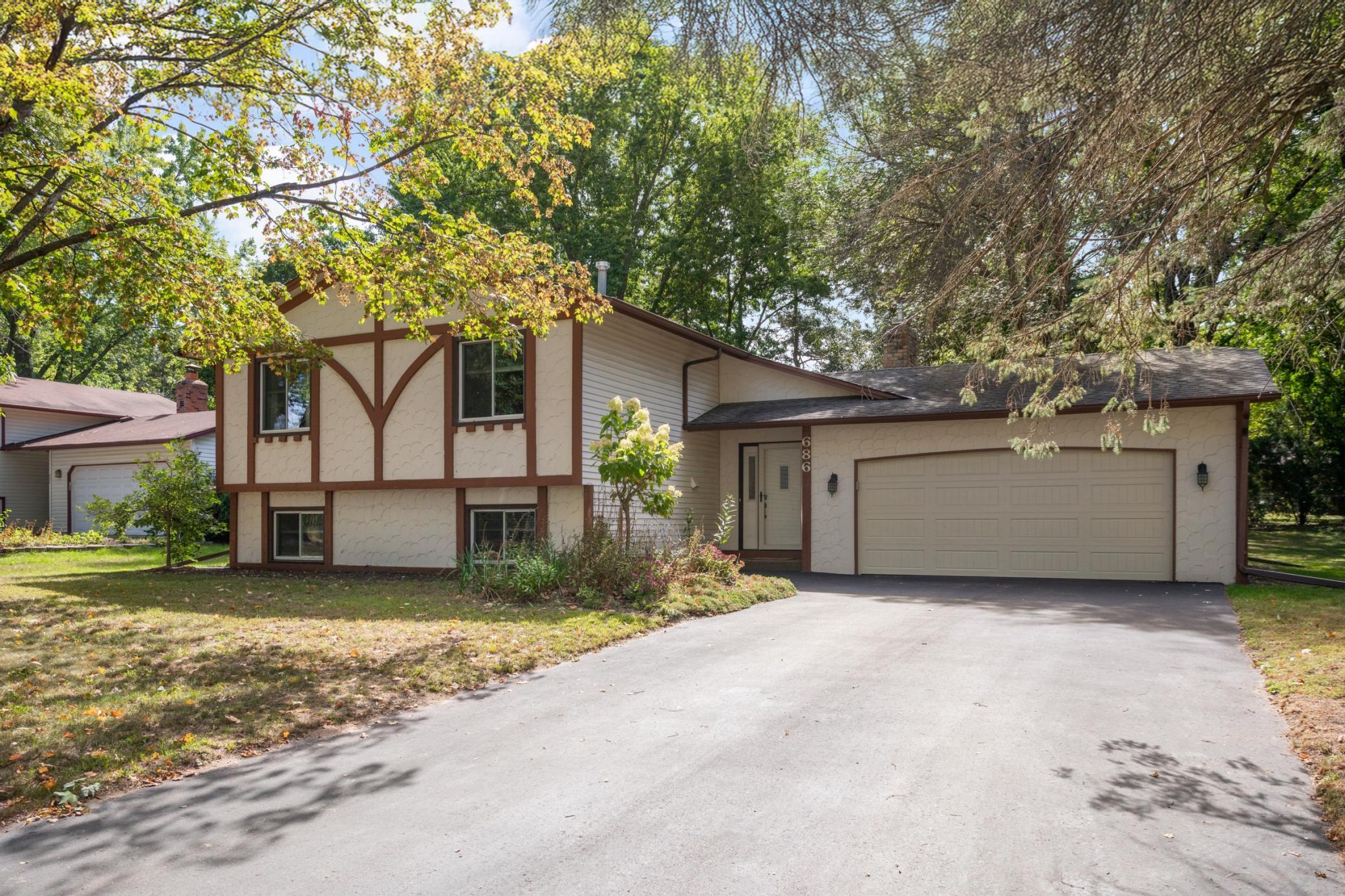 686 Maple Pond Court Property Photo 2
