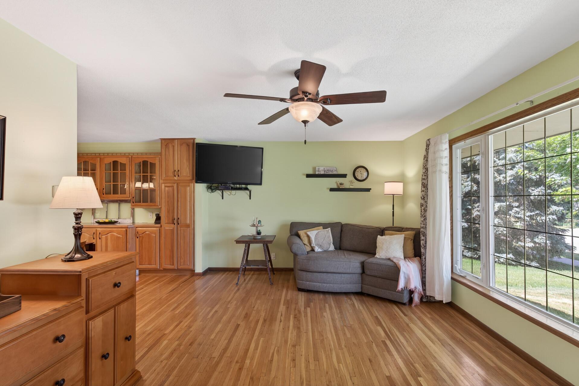 1094 Lowell Drive Property Photo 8