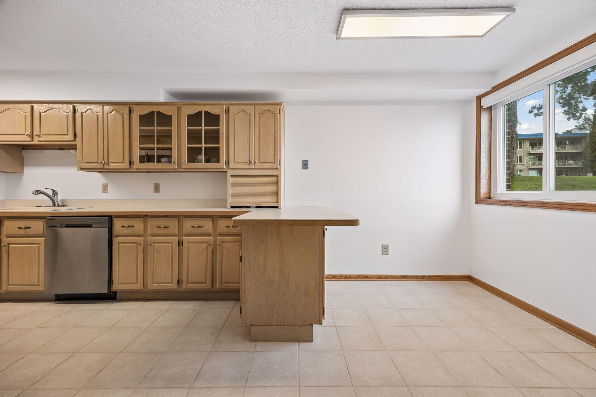 2400 Interlachen Road 119 Property Photo 10