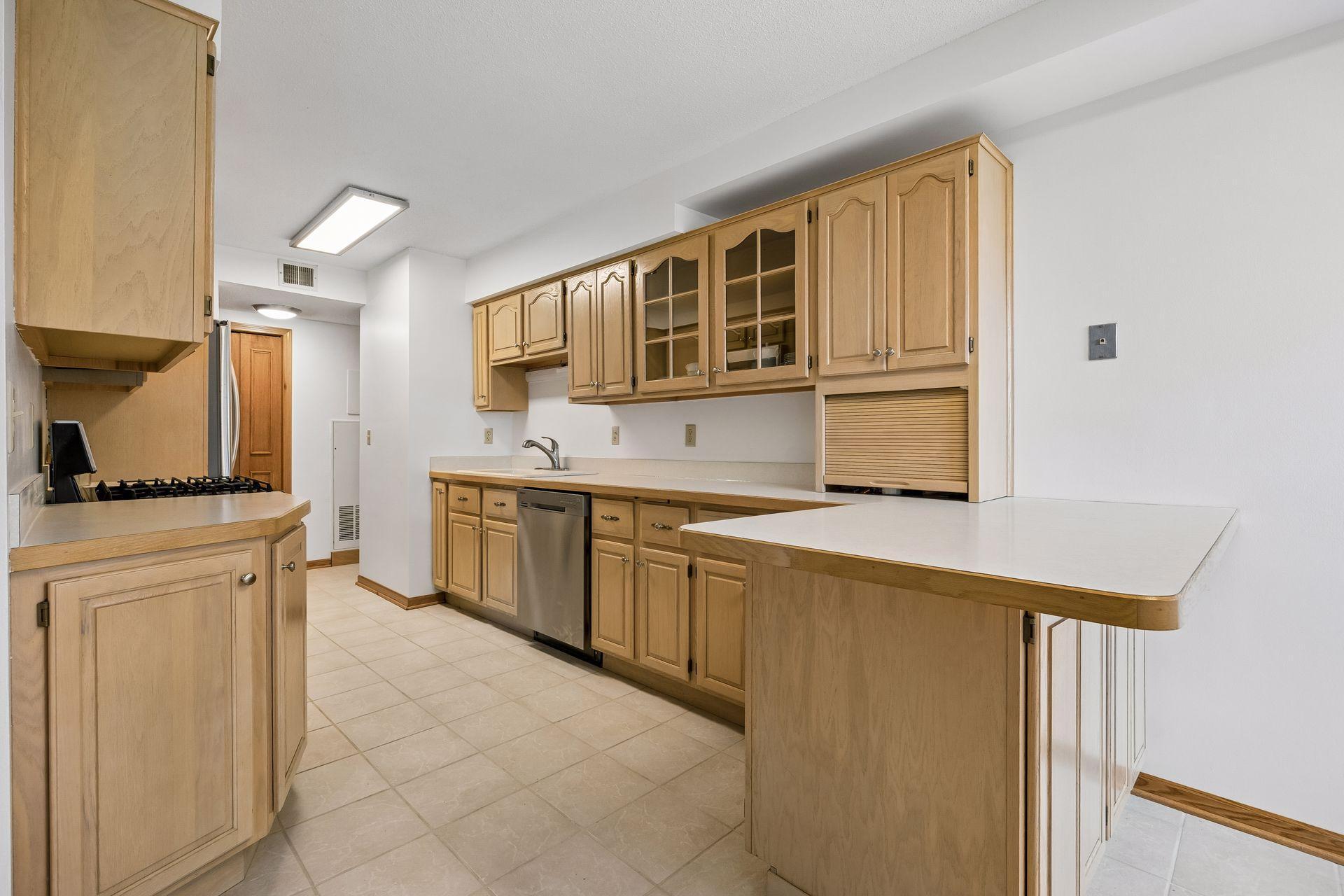 2400 Interlachen Road 119 Property Photo 14