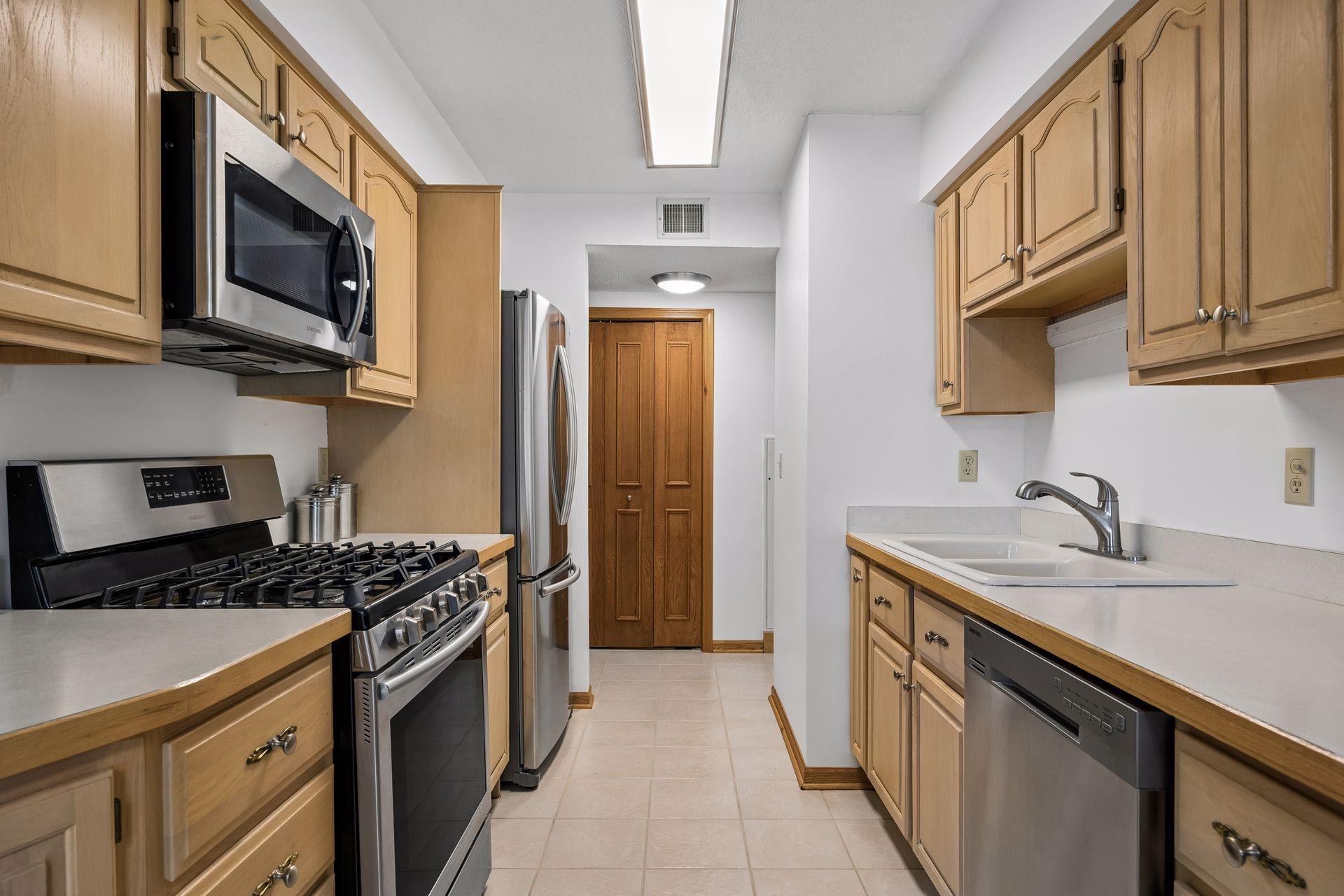 2400 Interlachen Road 119 Property Photo 15
