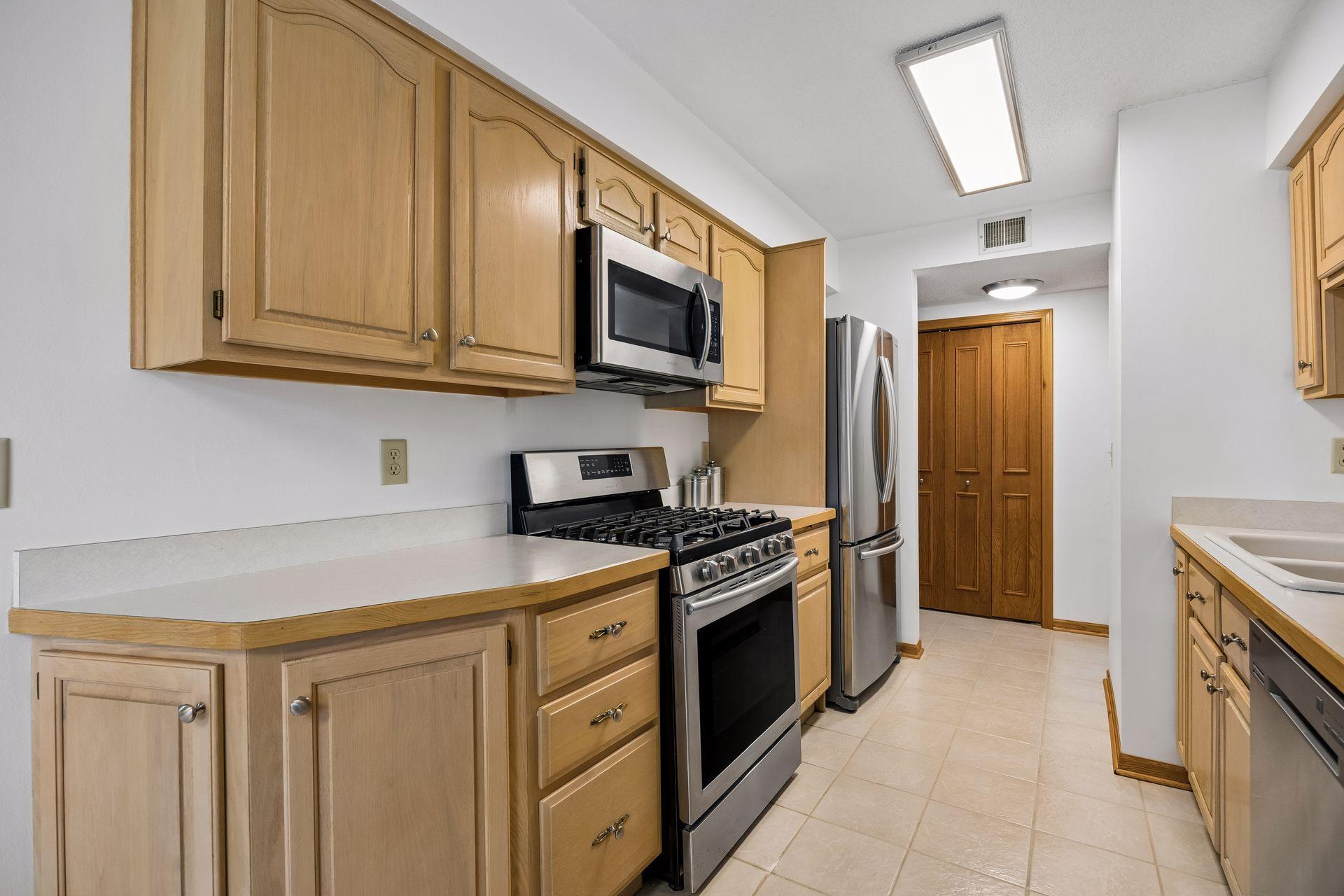 2400 Interlachen Road 119 Property Photo 16