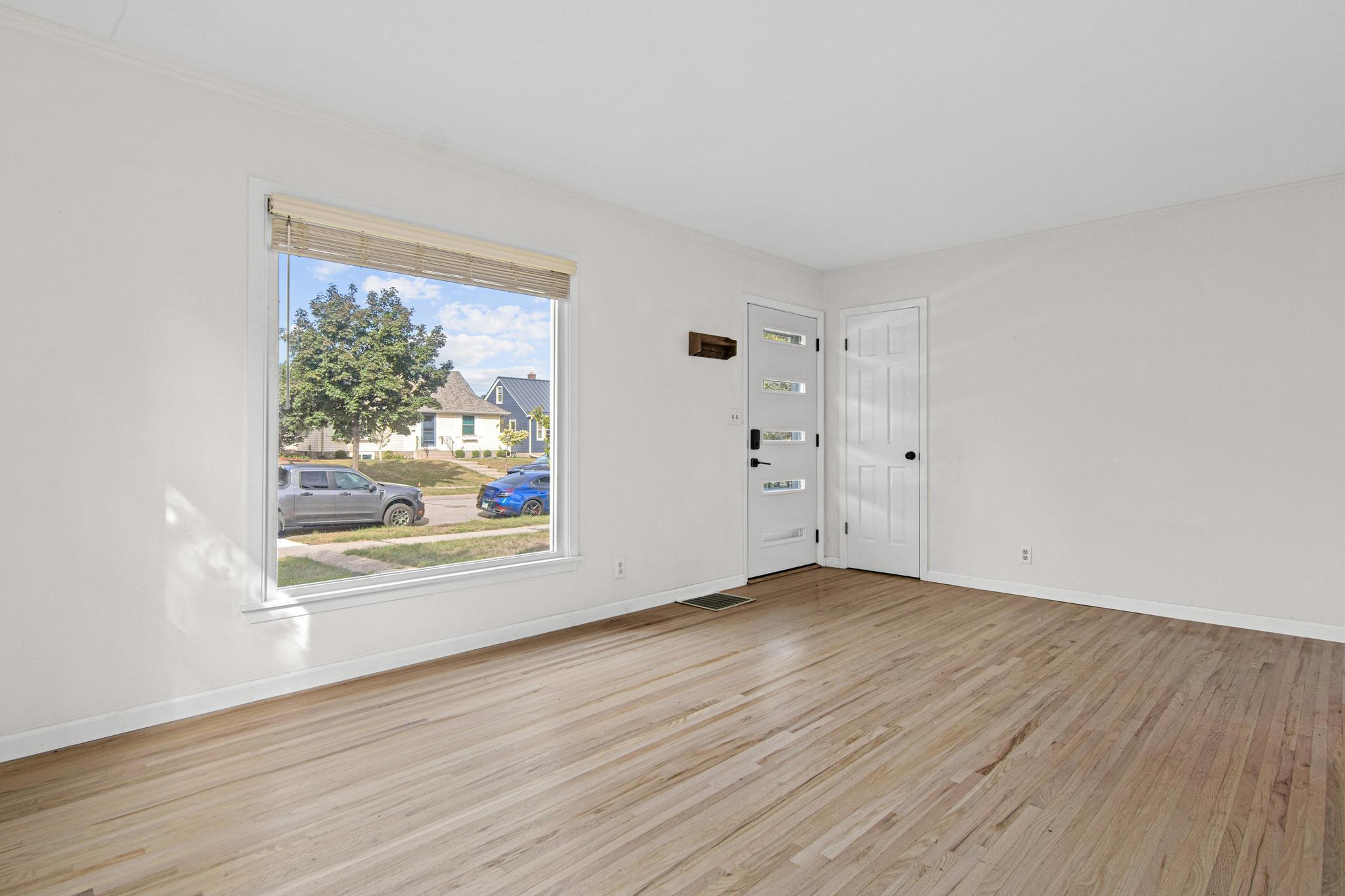 6133 Thomas Avenue S Property Photo 6