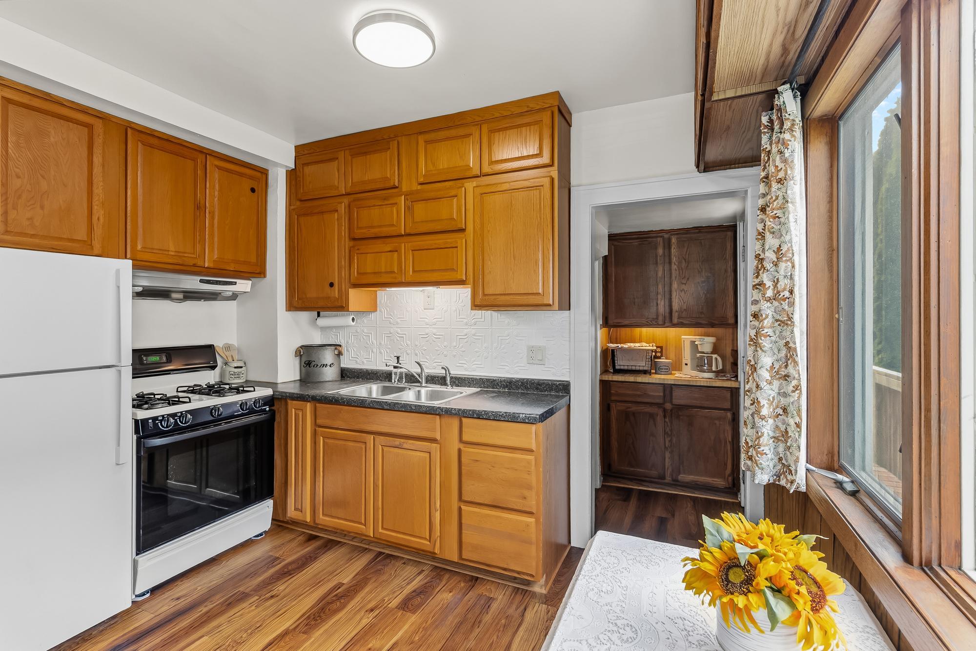 1420 Taylor Avenue Property Photo 8