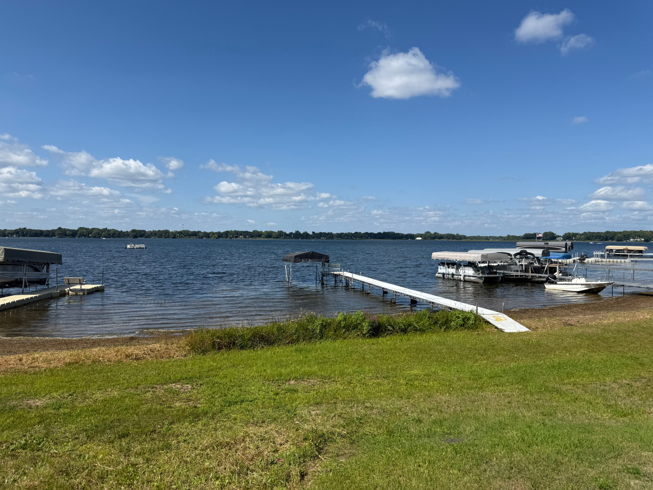 2368 S Shore Boulevard Property Photo 3