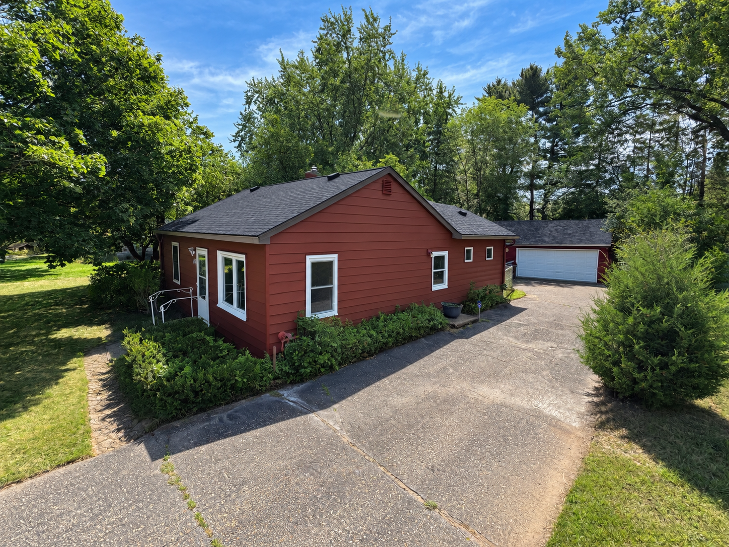 830 Sandhurst Drive W Property Photo 1