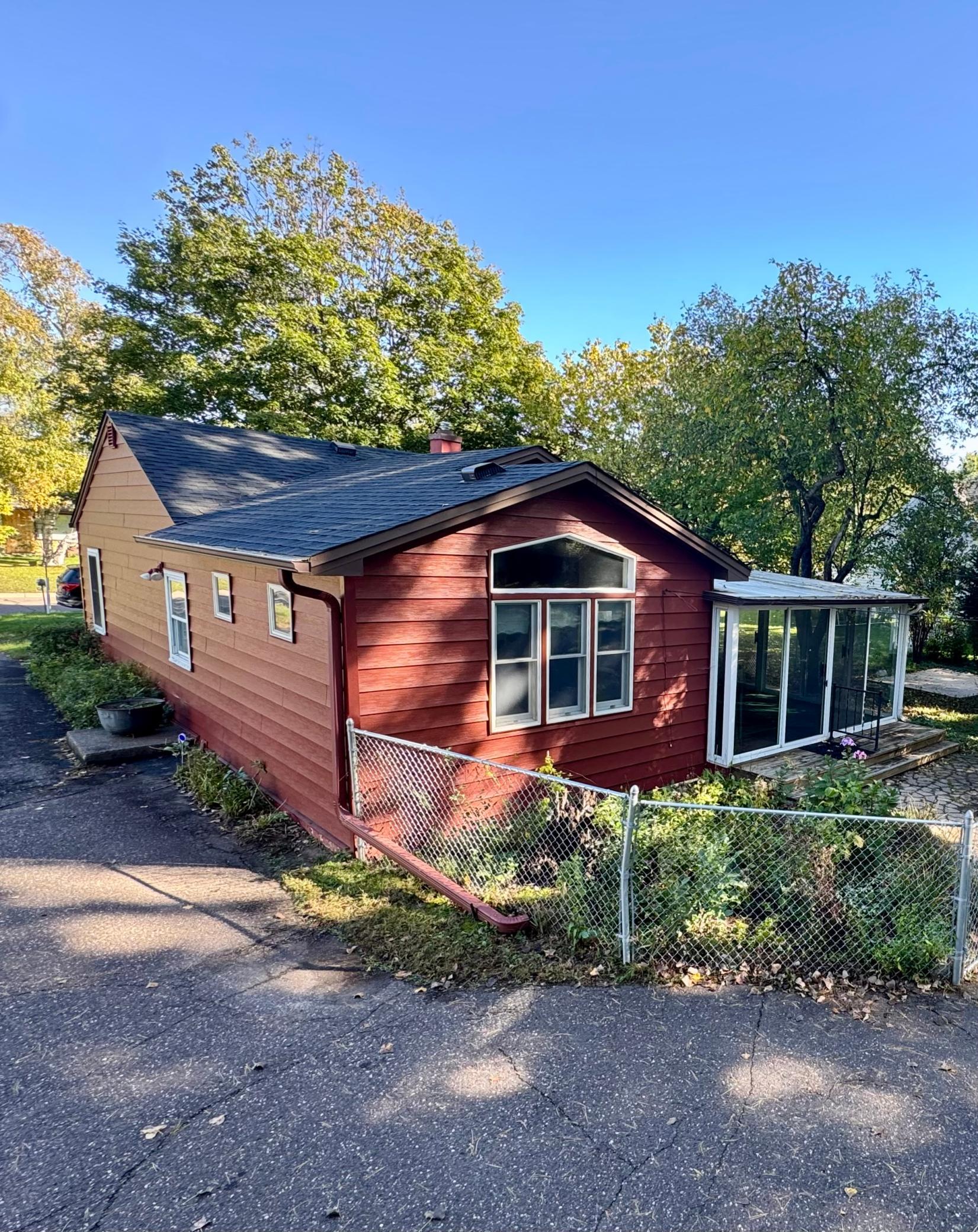 830 Sandhurst Drive W Property Photo 2