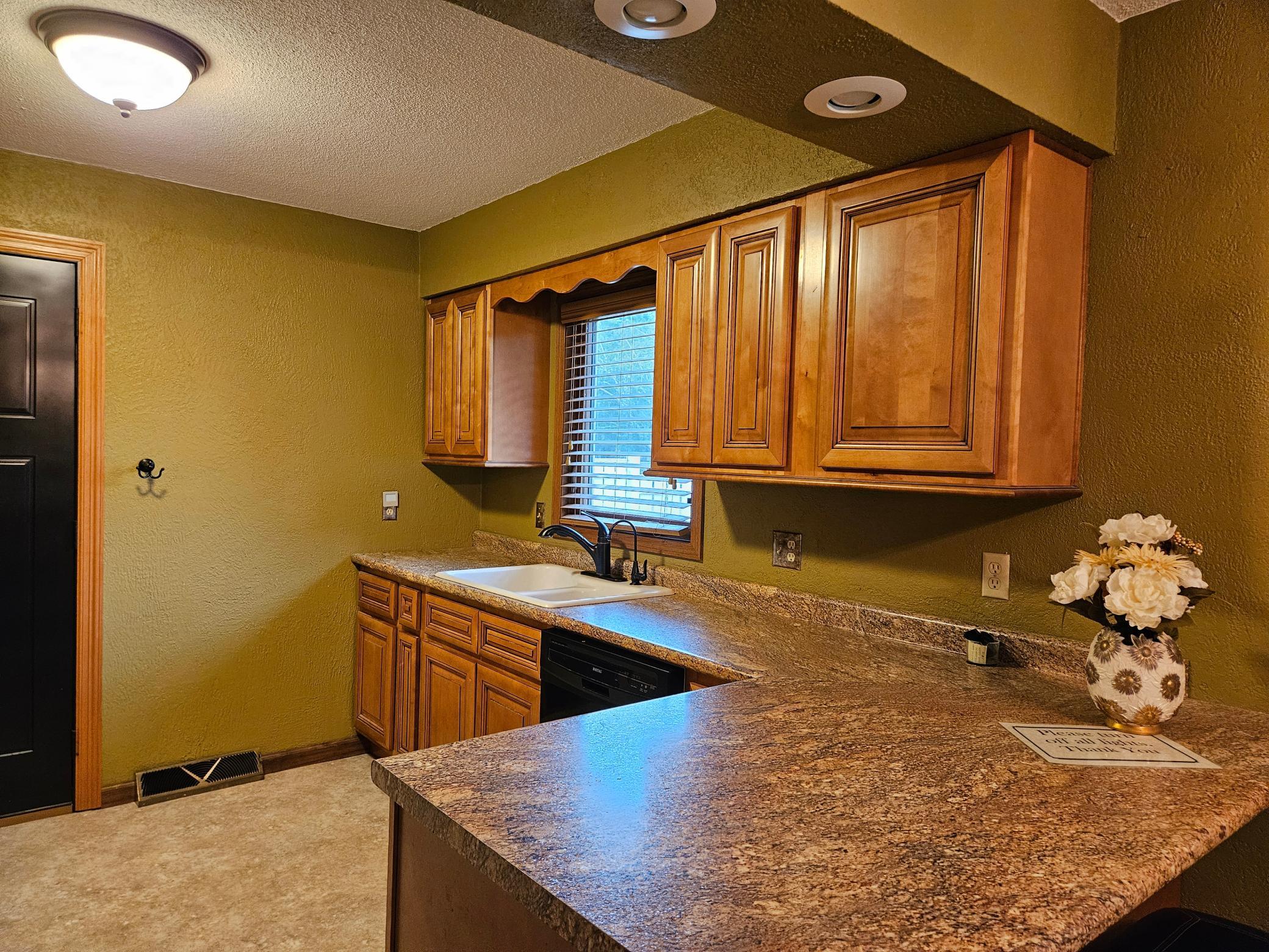 904 Willmar Avenue Se Property Photo 6