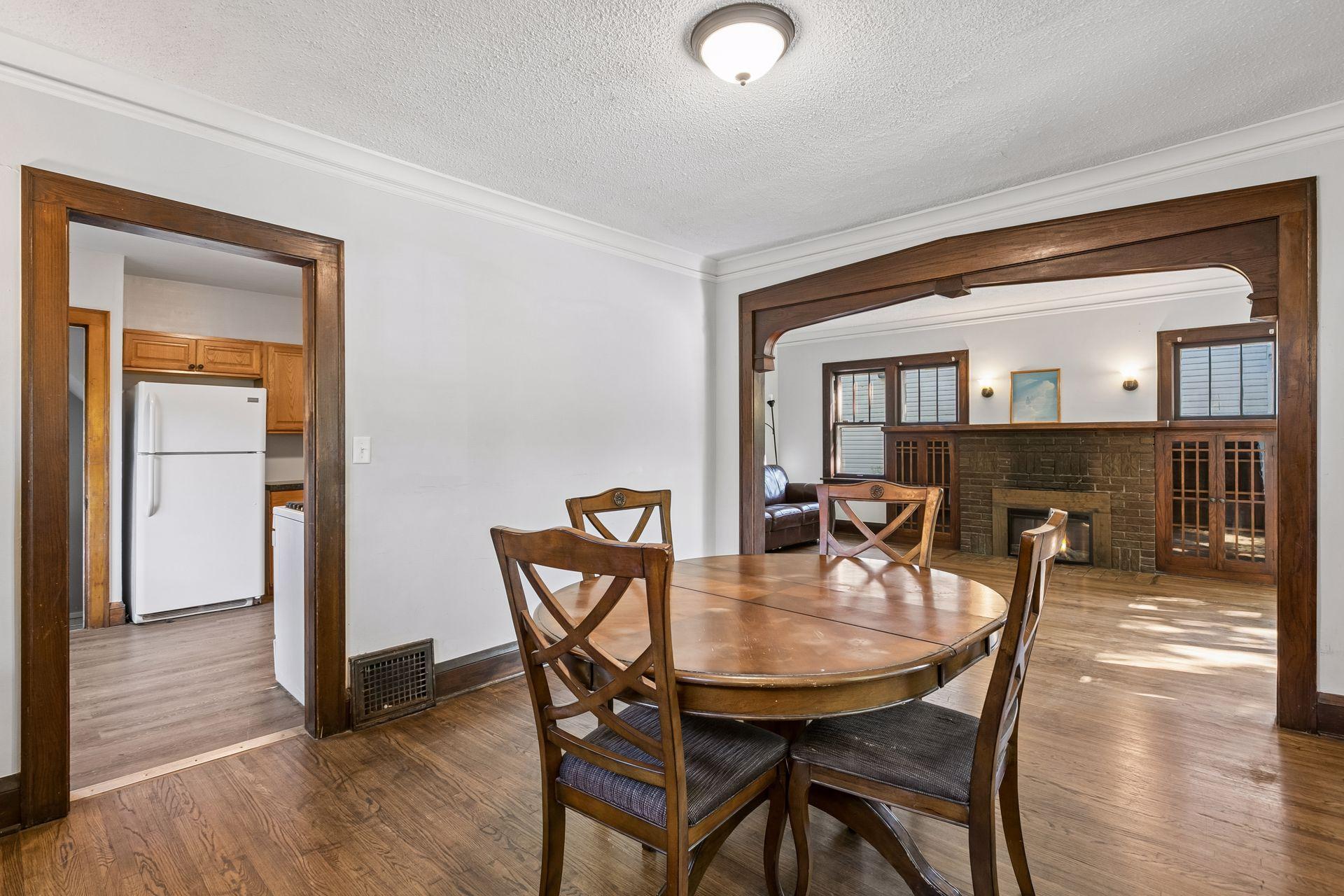 2323 Ilion Avenue N Property Photo 5
