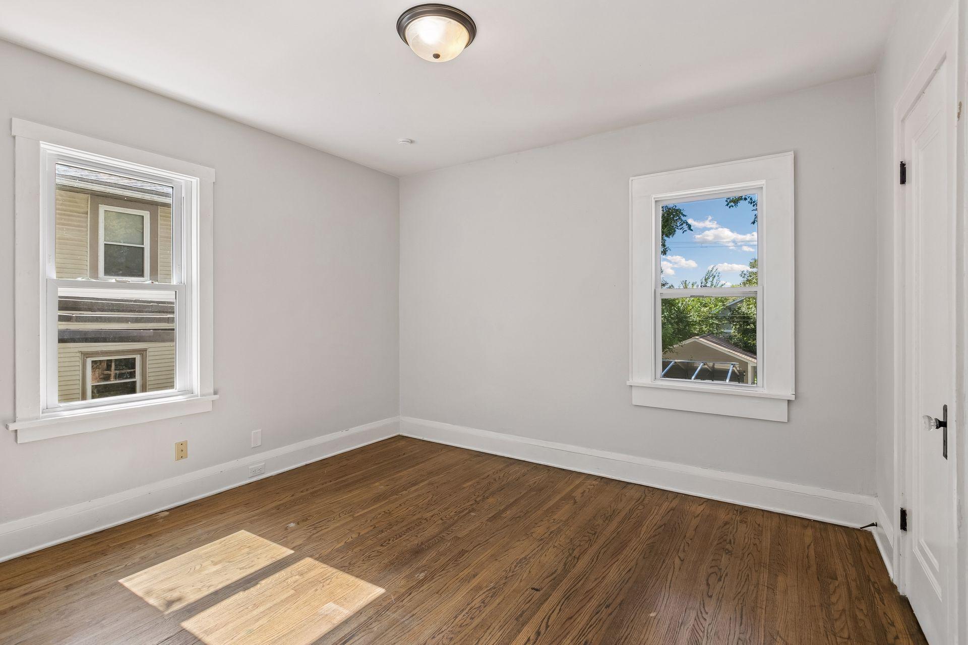 2323 Ilion Avenue N Property Photo 10