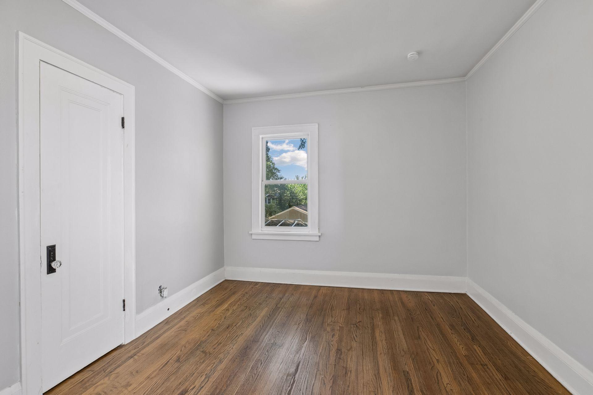 2323 Ilion Avenue N Property Photo 13